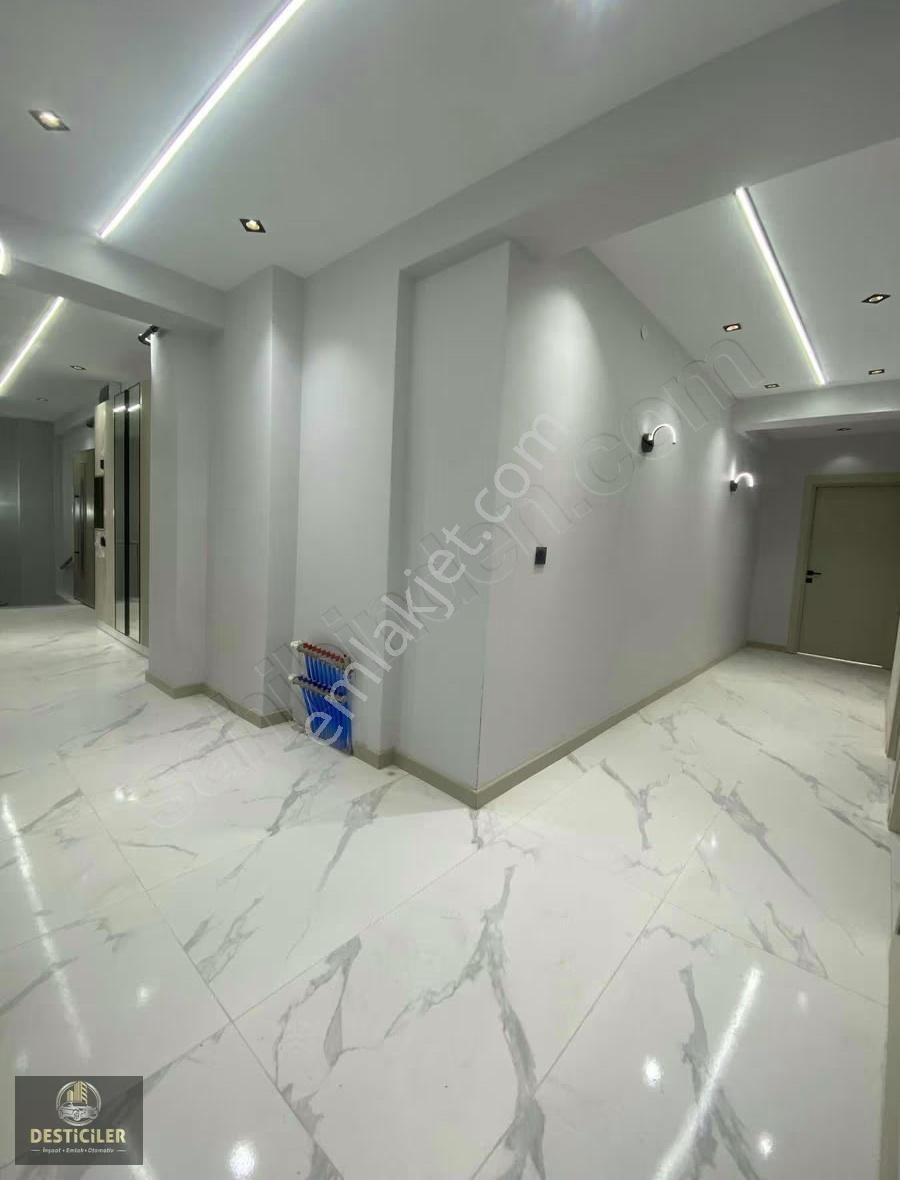 Au-çamlıcada Cadde Üstü-250m2-özel Garajlı-geniş Teraslı-5+1 - Görsel 2