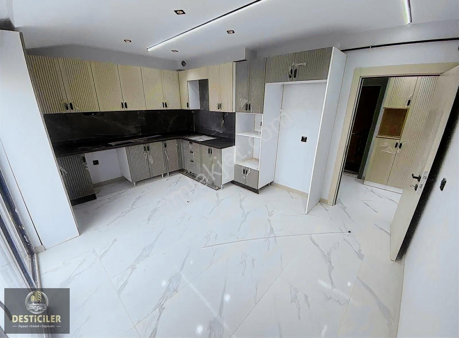 Au-çamlıcada Cadde Üstü-250m2-özel Garajlı-geniş Teraslı-5+1 - Görsel 15