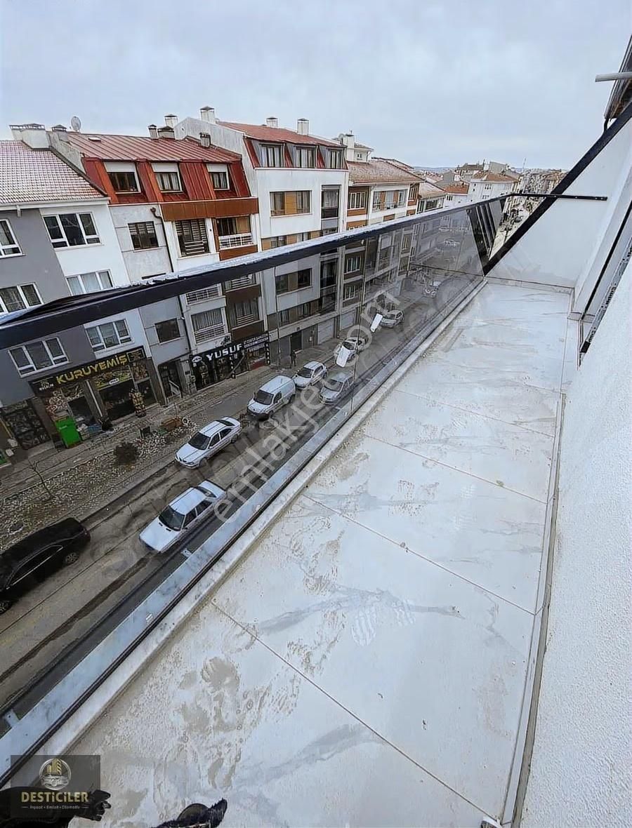 Au-çamlıcada Cadde Üstü-250m2-özel Garajlı-geniş Teraslı-5+1