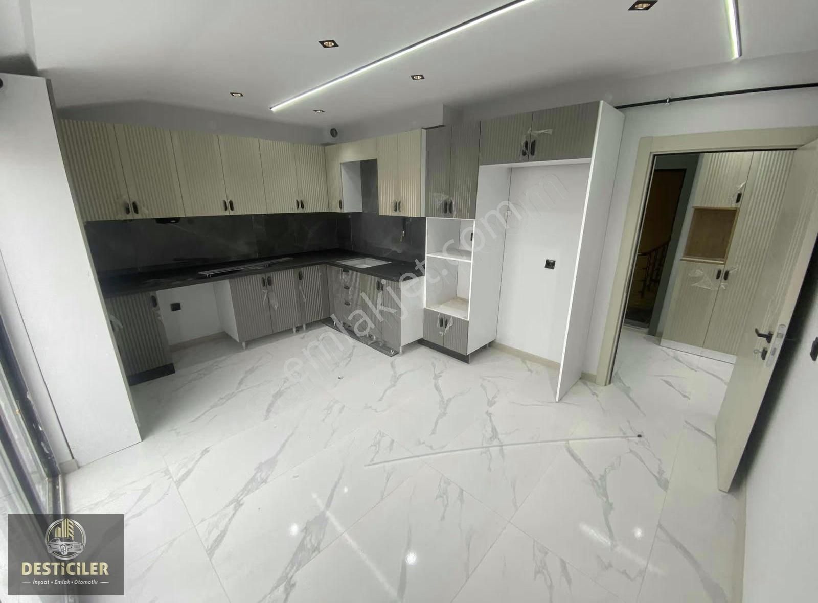 Au-çamlıcada Cadde Üstü-250m2-özel Garajlı-geniş Teraslı-5+1 - Görsel 3