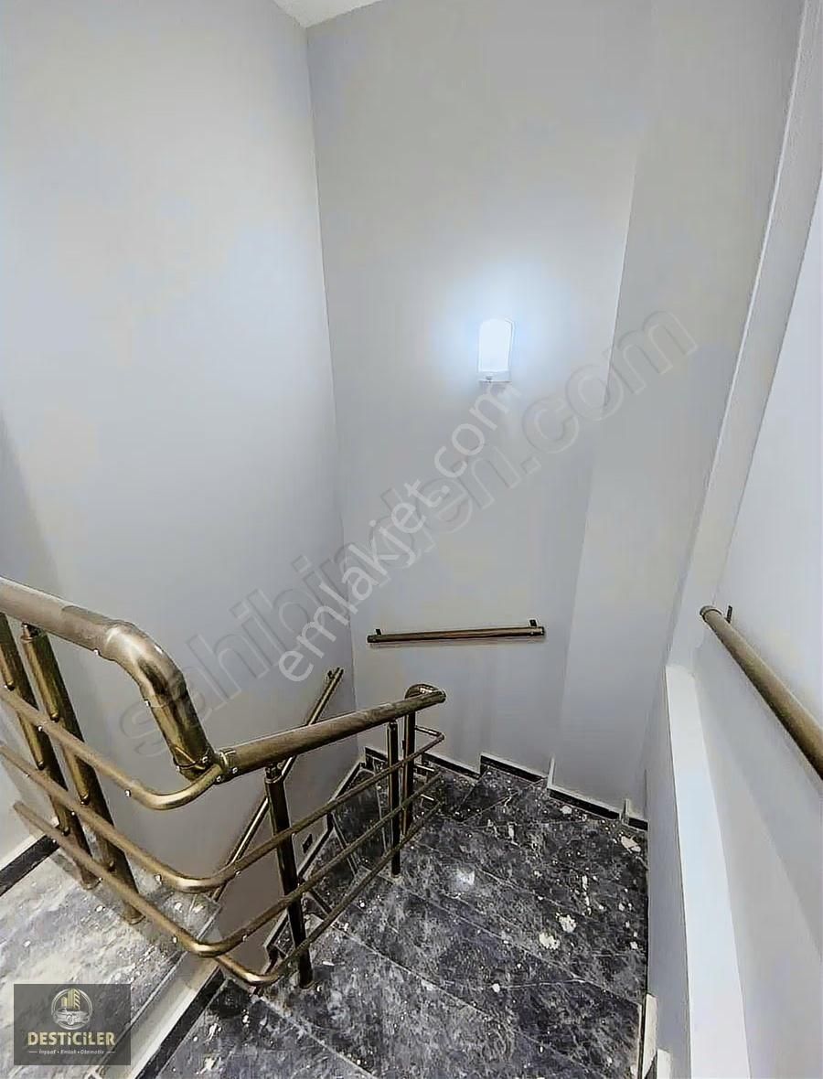 Au-çamlıcada Cadde Üstü-250m2-özel Garajlı-geniş Teraslı-5+1 - Görsel 20