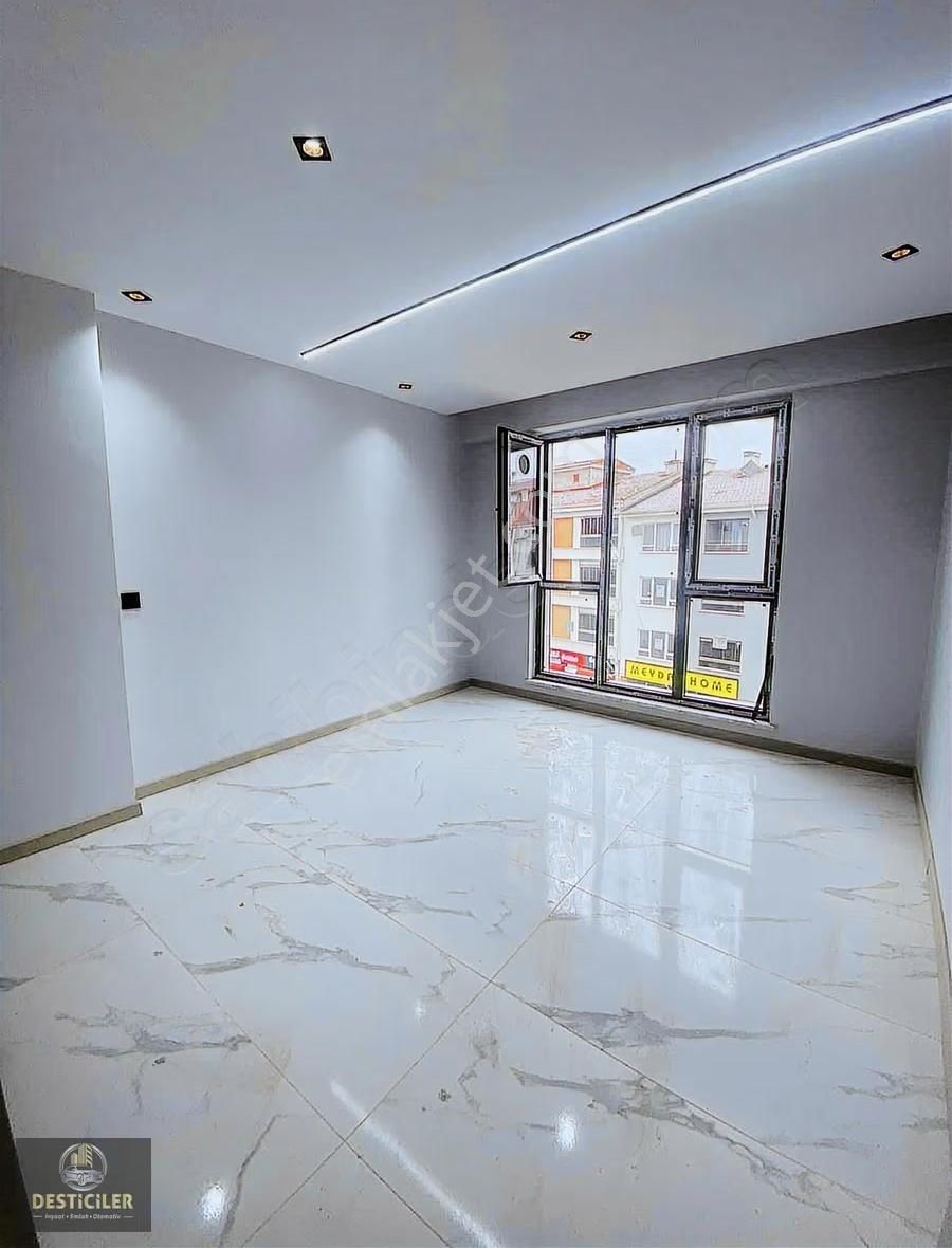 Au-çamlıcada Cadde Üstü-250m2-özel Garajlı-geniş Teraslı-5+1 - Görsel 16