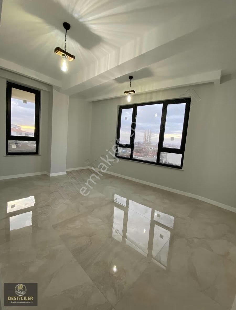 Au-şirintepede Cadde Üstü-ayrık Nizam-köşe Bina-geniş 2+0 Daire