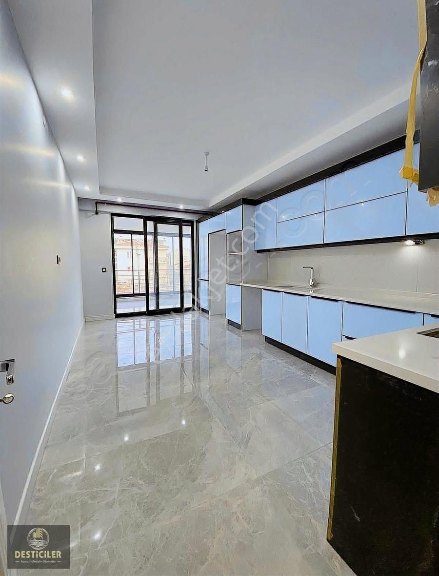 Desticiler'den Çamlıca Mh. Site İçi Satılık Geniş 3+1 Daire