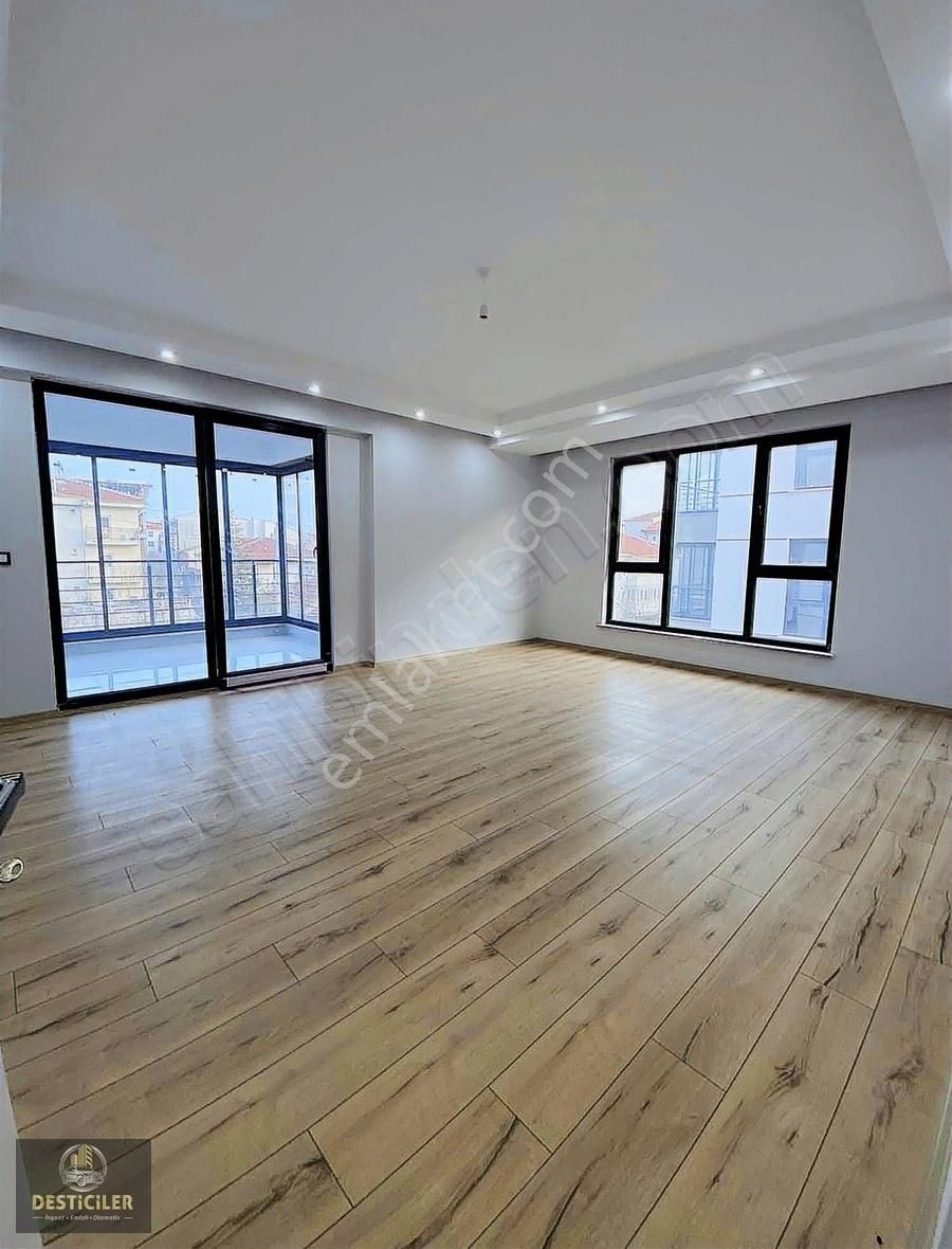 Desticiler'den Çamlıca Mh. Site İçi Satılık Geniş 3+1 Daire - Görsel 5