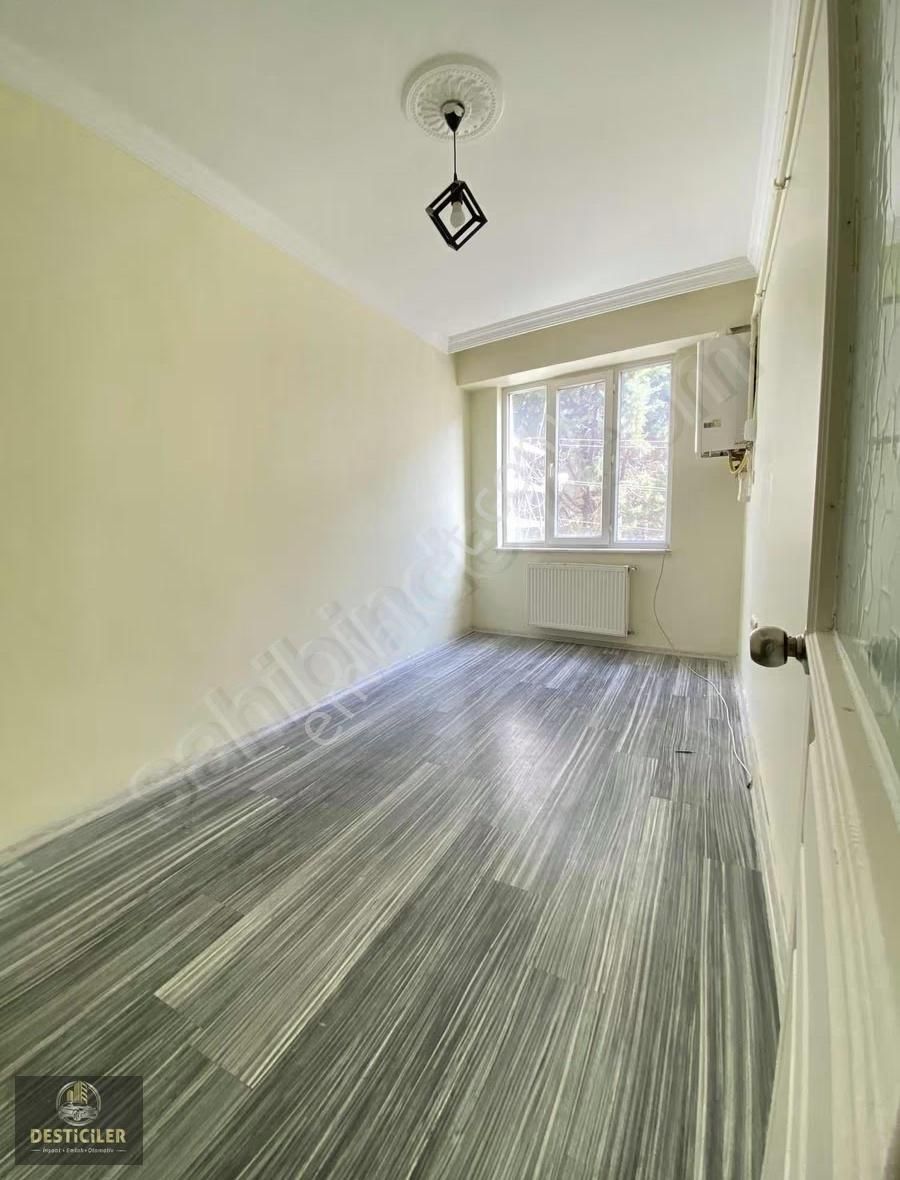 Yk-anadolu Üni. Eczacılık Kapısına Yürüme Mesafesinde 1+1 Daire