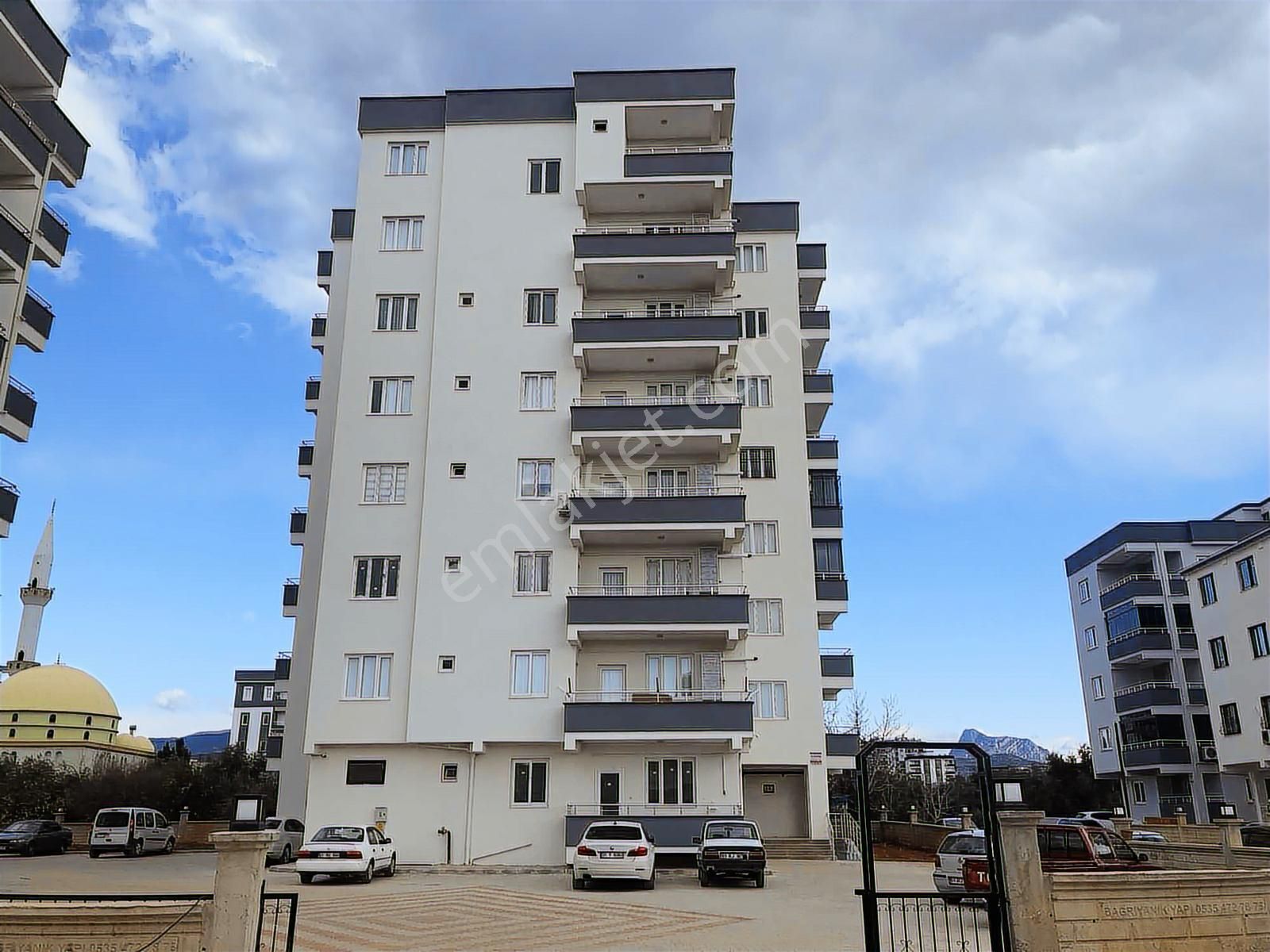 Anadolu Emlaktan Dört Nolu Sağlık Ocağı Civarında Sıfır 3+1