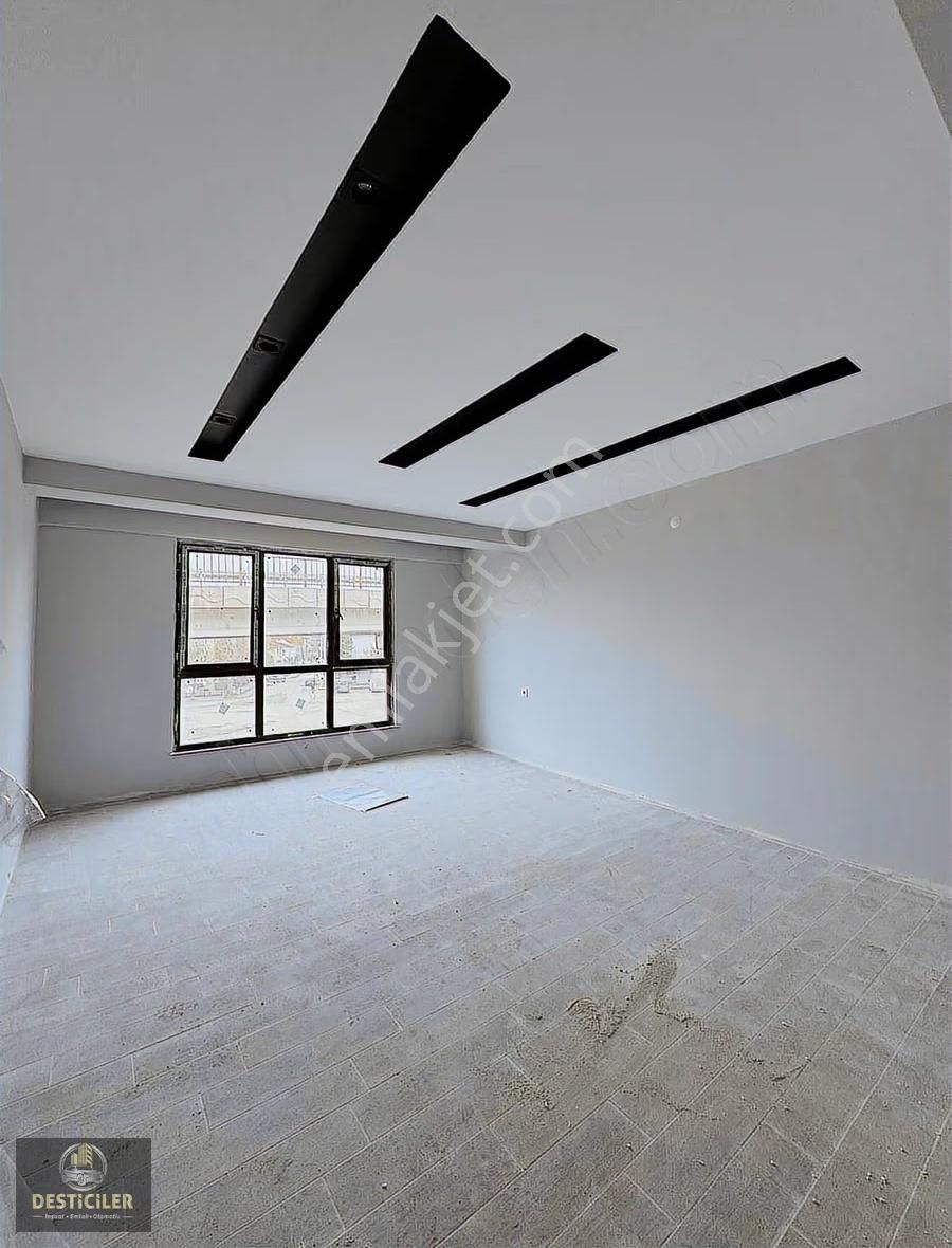 Eı-ertuğrulgazi Mah Salı Pazarı Yakını 3+1 Daire