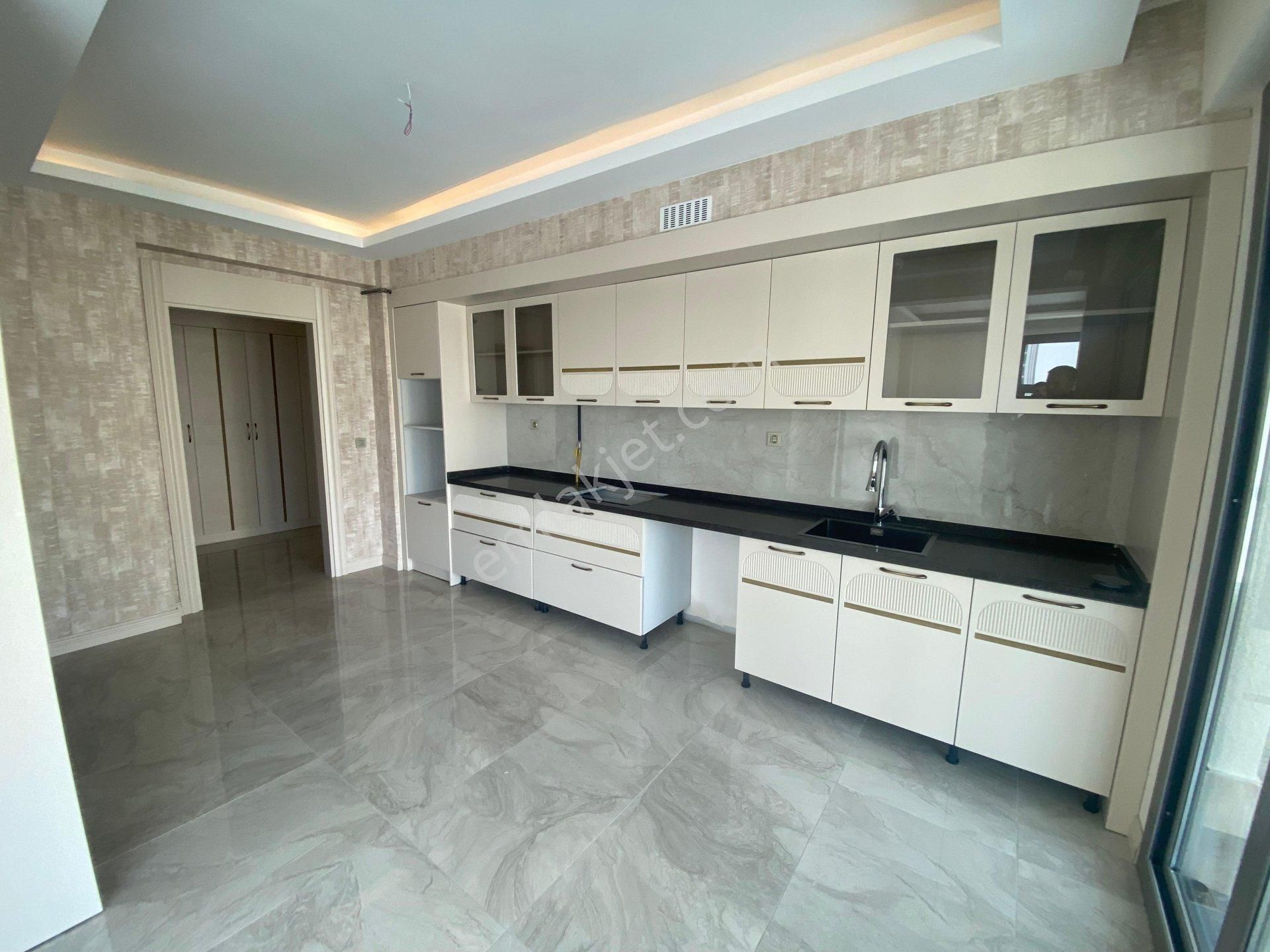 Winston Civarı Satılık  3.5+1 Lüks Daire