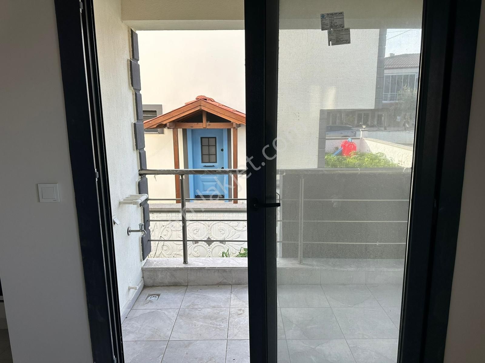 Foça Hacıveli Mah. Kiralık 1+1 Bahçe Katı Daire - Görsel 19