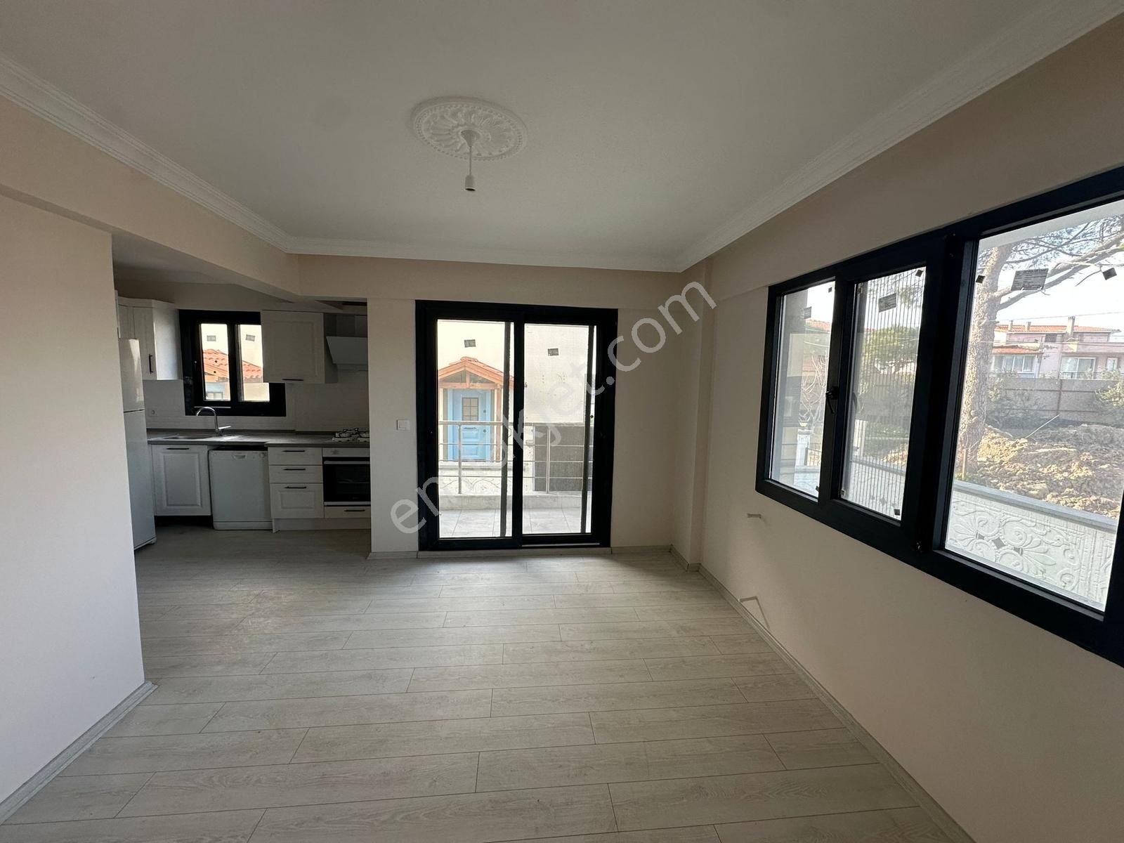 Foça Hacıveli Mah. Kiralık 1+1 Bahçe Katı Daire - Görsel 10