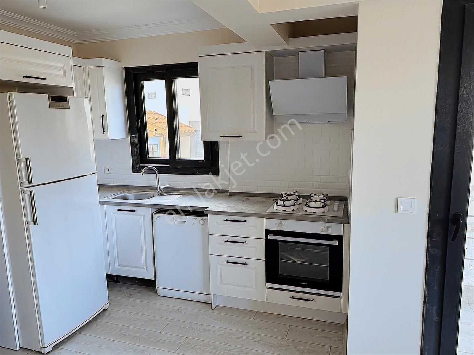 Foça Hacıveli Mah. Kiralık 1+1 Bahçe Katı Daire - Görsel 13