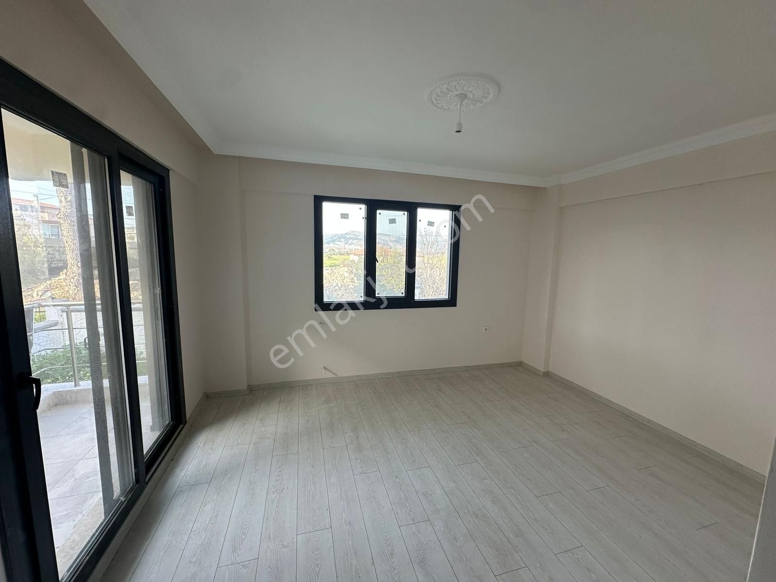 Foça Hacıveli Mah. Kiralık 1+1 Bahçe Katı Daire - Görsel 6