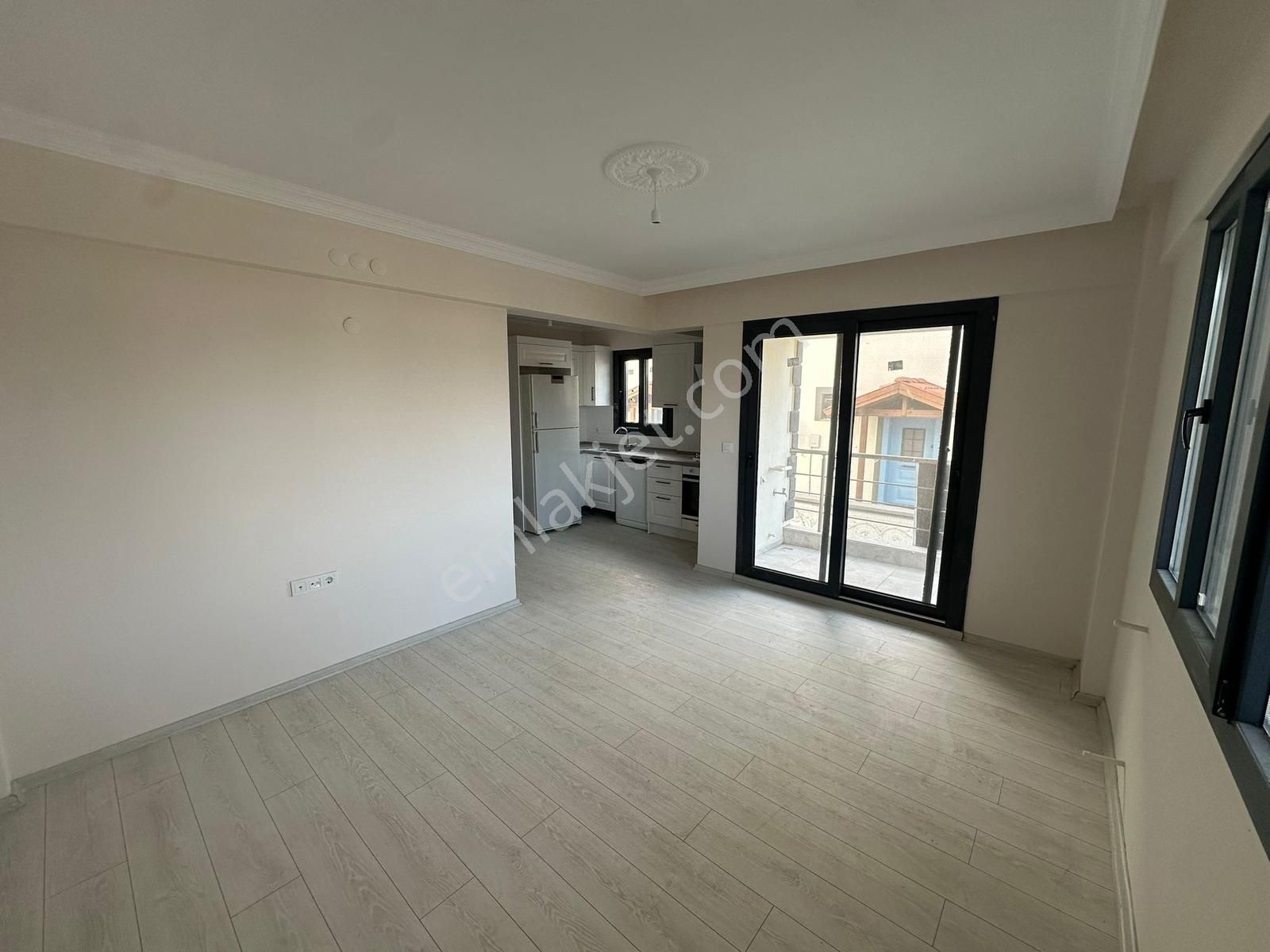 Foça Hacıveli Mah. Kiralık 1+1 Bahçe Katı Daire - Görsel 25