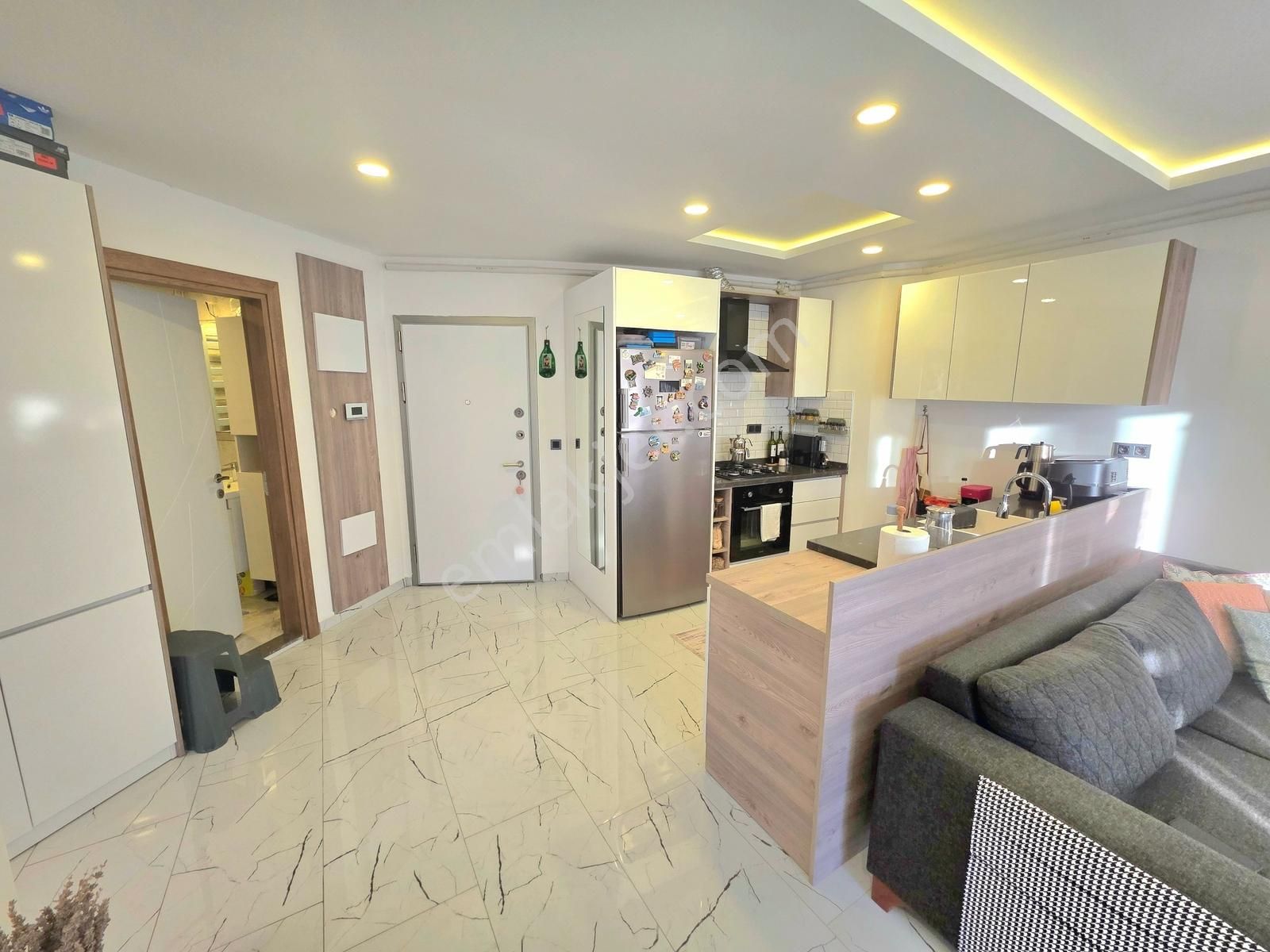 Kuşadasında Kat Mülkiyetli Çift Banyolu Eşyalı Yeni Daire - Görsel 7