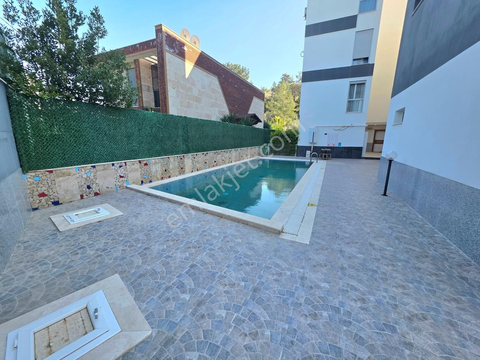 Kuşadasında Kat Mülkiyetli Çift Banyolu Eşyalı Yeni Daire - Görsel 19