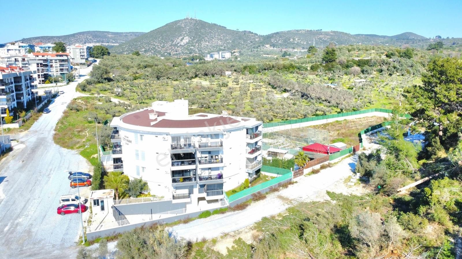 Kuşadasında Kat Mülkiyetli Çift Banyolu Eşyalı Yeni Daire - Görsel 9