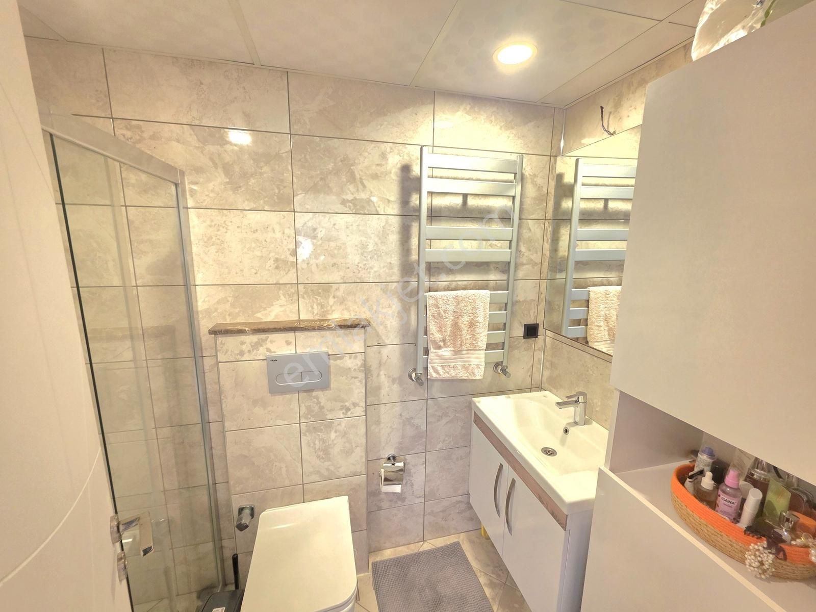 Kuşadasında Kat Mülkiyetli Çift Banyolu Eşyalı Yeni Daire - Görsel 4