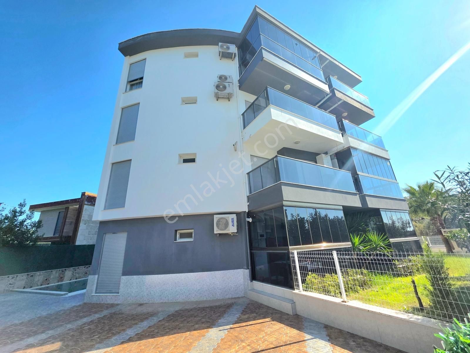 Kuşadasında Kat Mülkiyetli Çift Banyolu Eşyalı Yeni Daire - Görsel 10