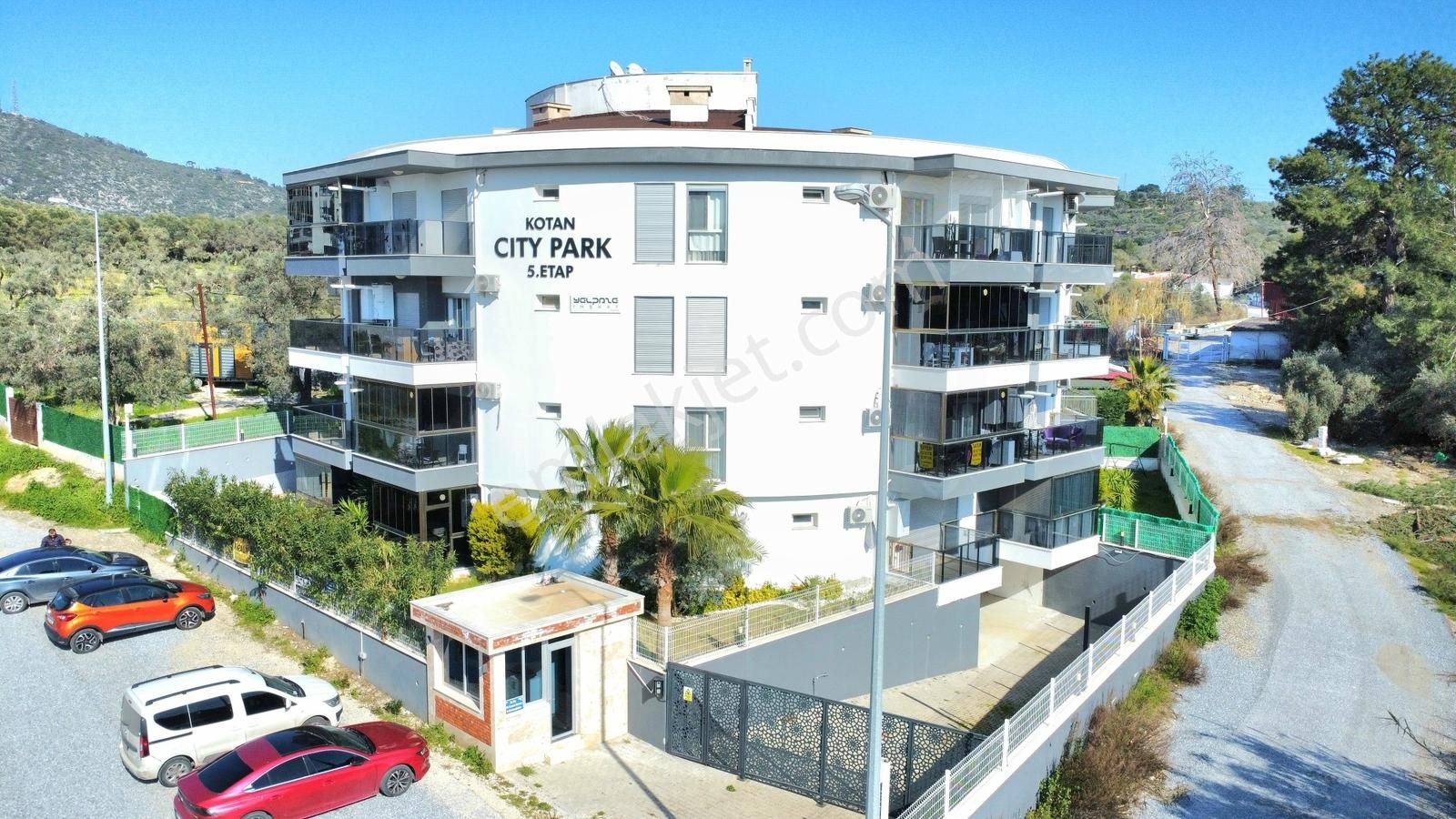 Kuşadasında Kat Mülkiyetli Çift Banyolu Eşyalı Yeni Daire