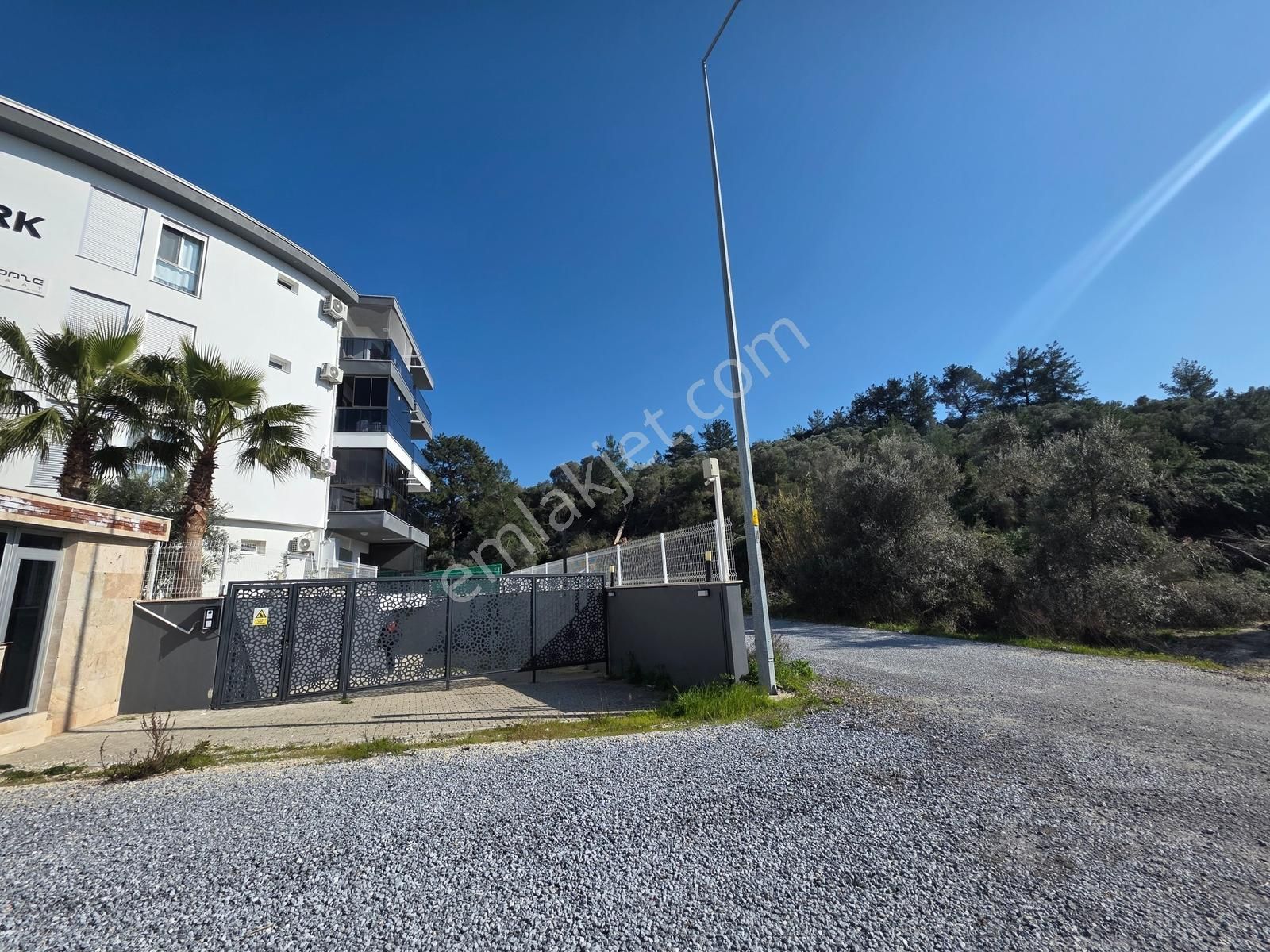 Kuşadasında Kat Mülkiyetli Çift Banyolu Eşyalı Yeni Daire - Görsel 27