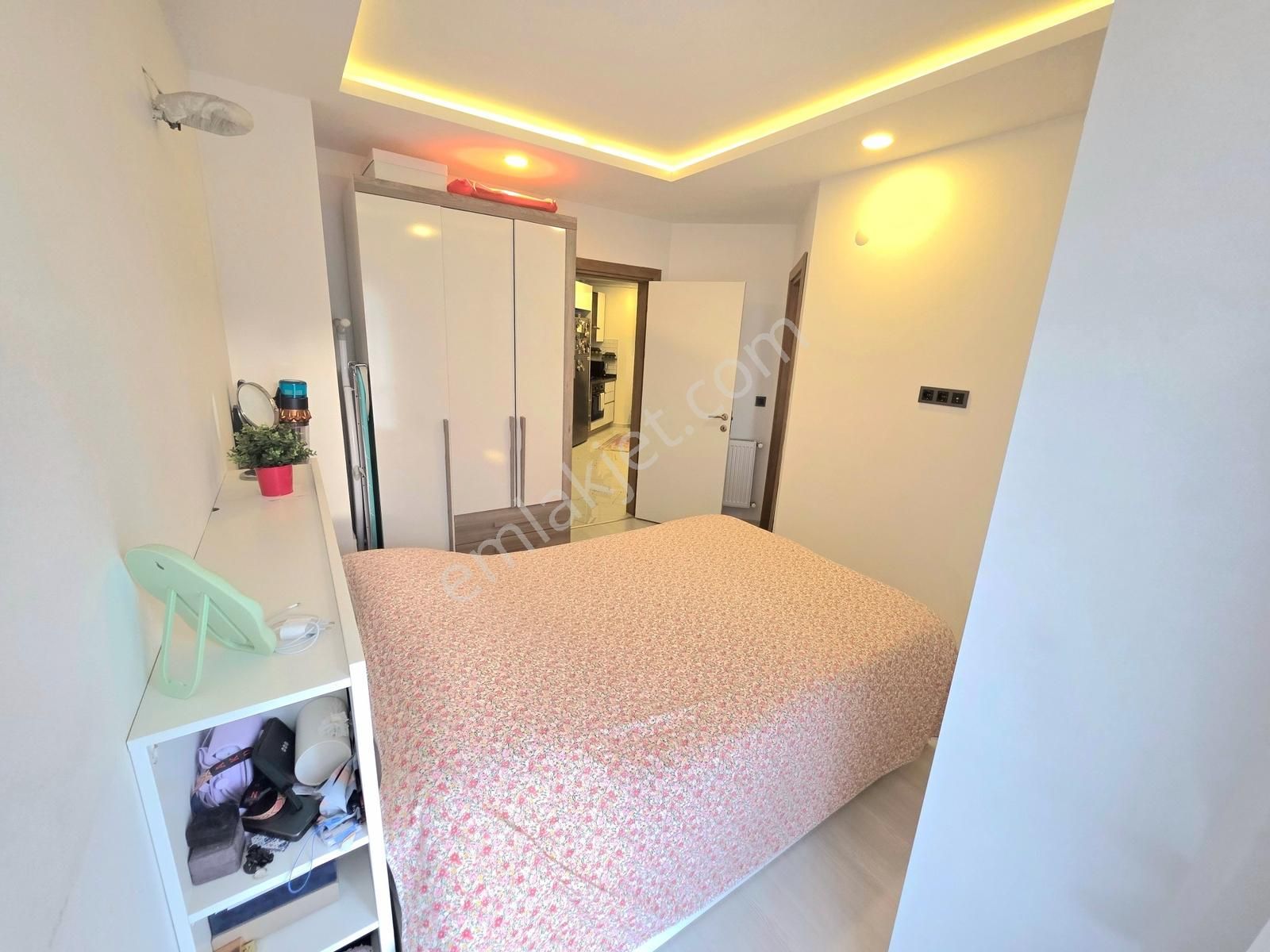 Kuşadasında Kat Mülkiyetli Çift Banyolu Eşyalı Yeni Daire - Görsel 14