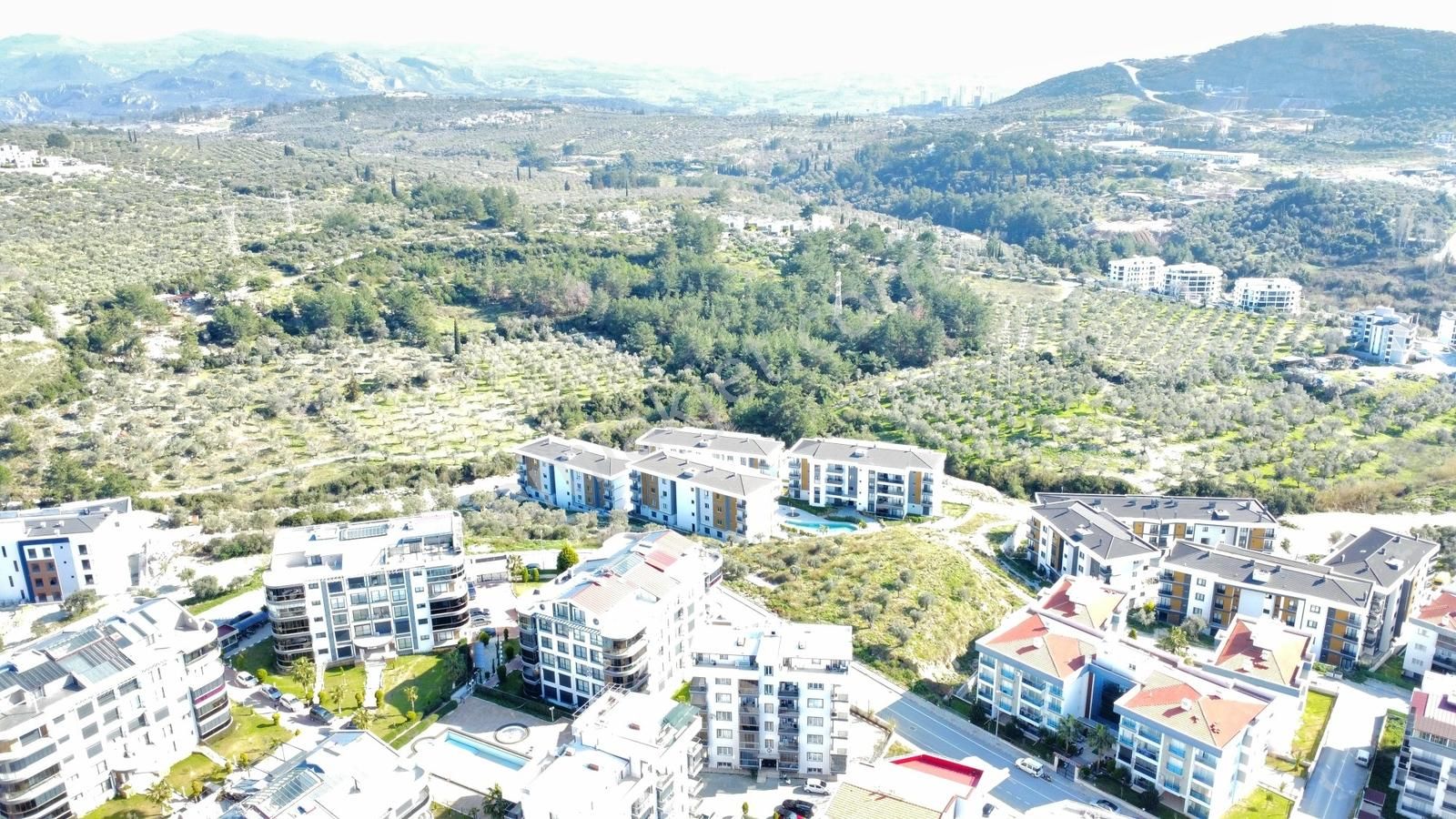 Kuşadasında Kat Mülkiyetli Çift Banyolu Eşyalı Yeni Daire - Görsel 28