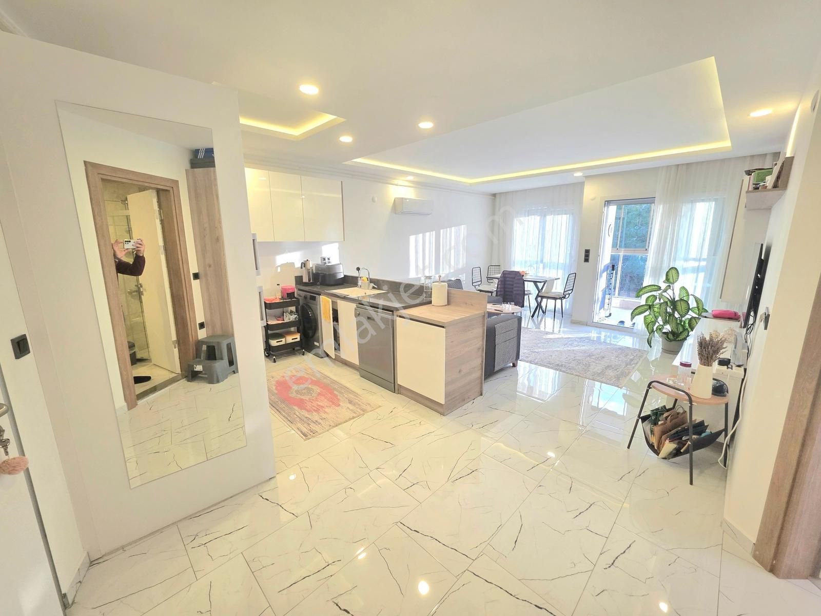 Kuşadasında Kat Mülkiyetli Çift Banyolu Eşyalı Yeni Daire - Görsel 12