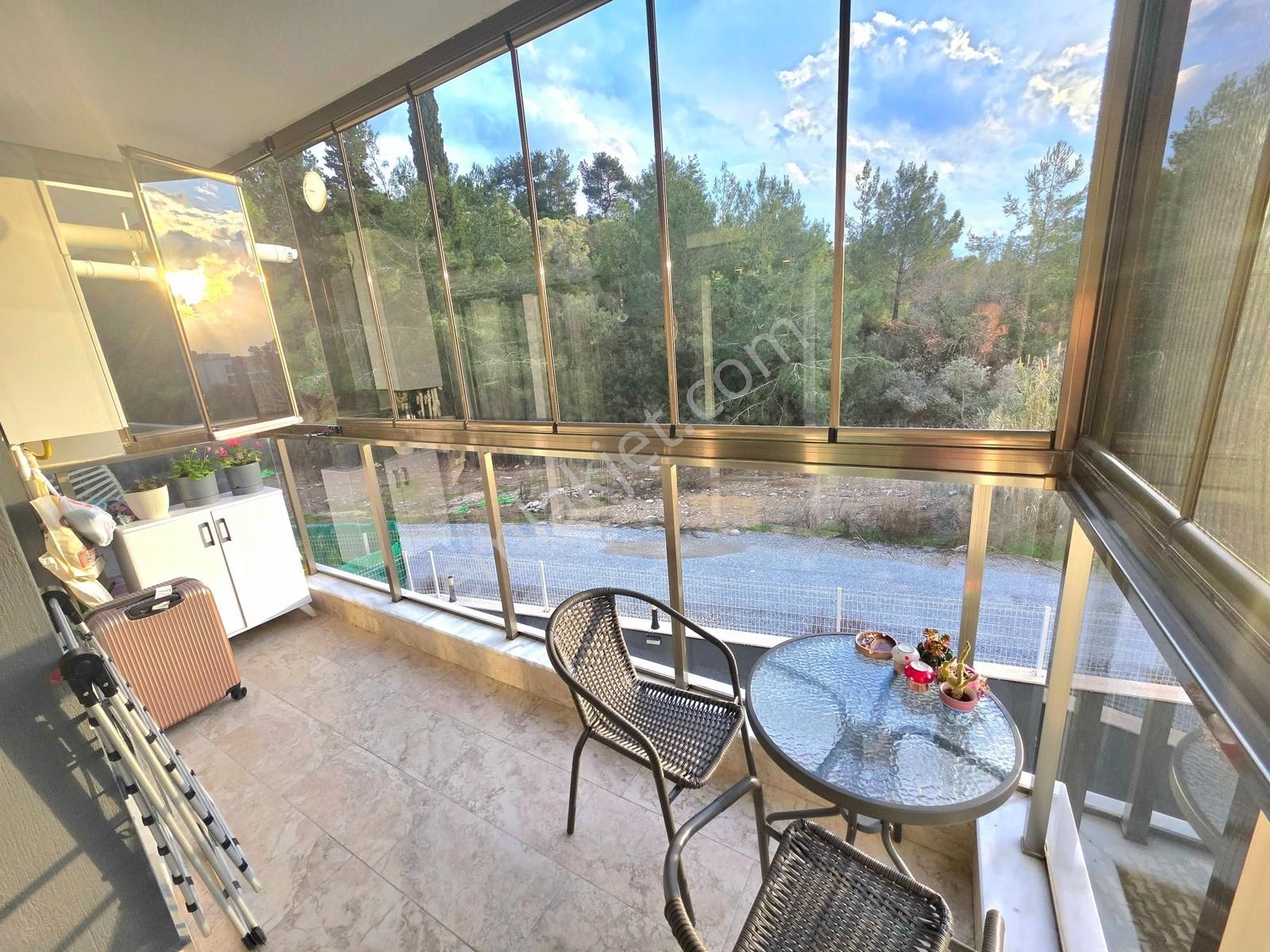 Kuşadasında Kat Mülkiyetli Çift Banyolu Eşyalı Yeni Daire - Görsel 17