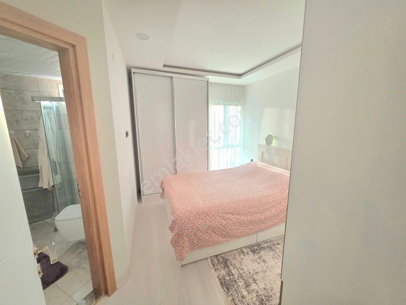 Kuşadasında Kat Mülkiyetli Çift Banyolu Eşyalı Yeni Daire - Görsel 13