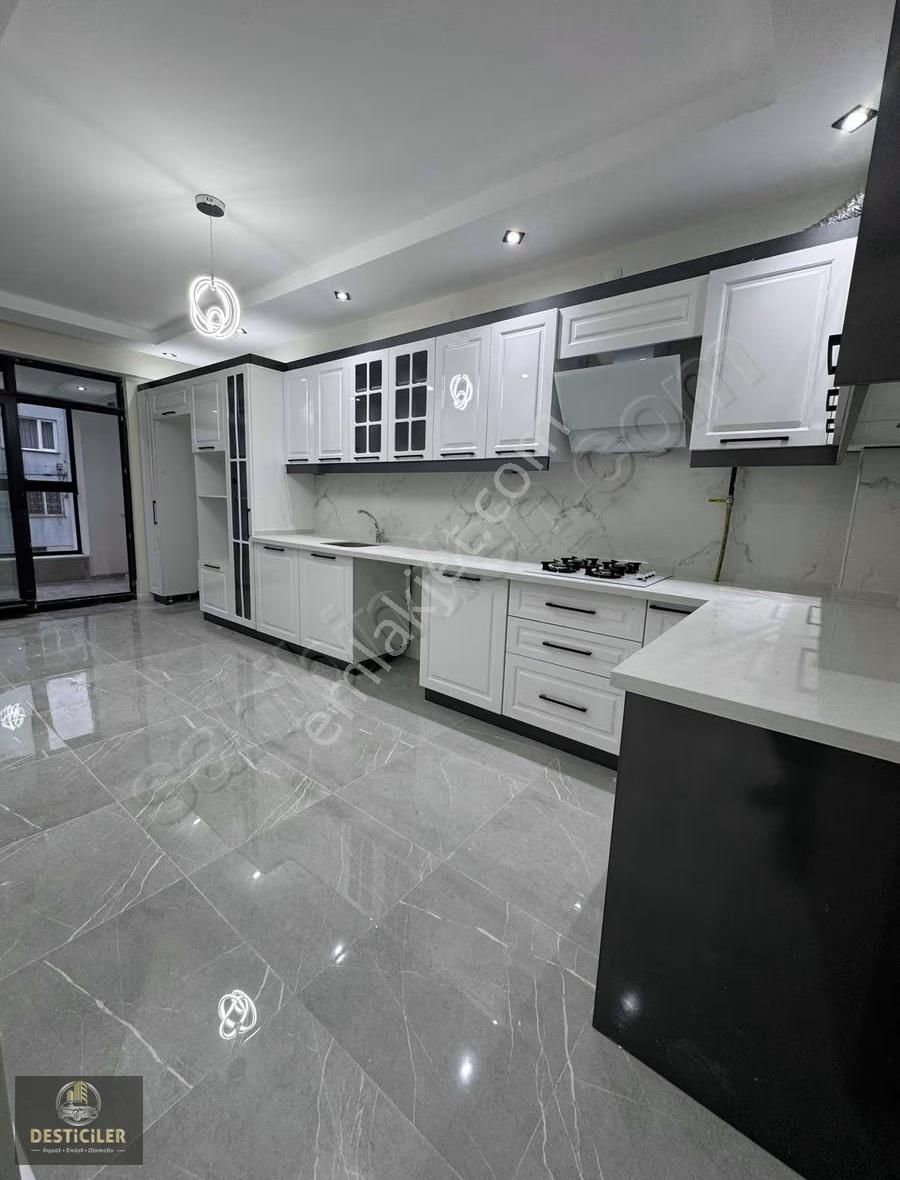 Ad-desticiler Emek Ertaş Dibi 3+1 Geniş Lüx Daire