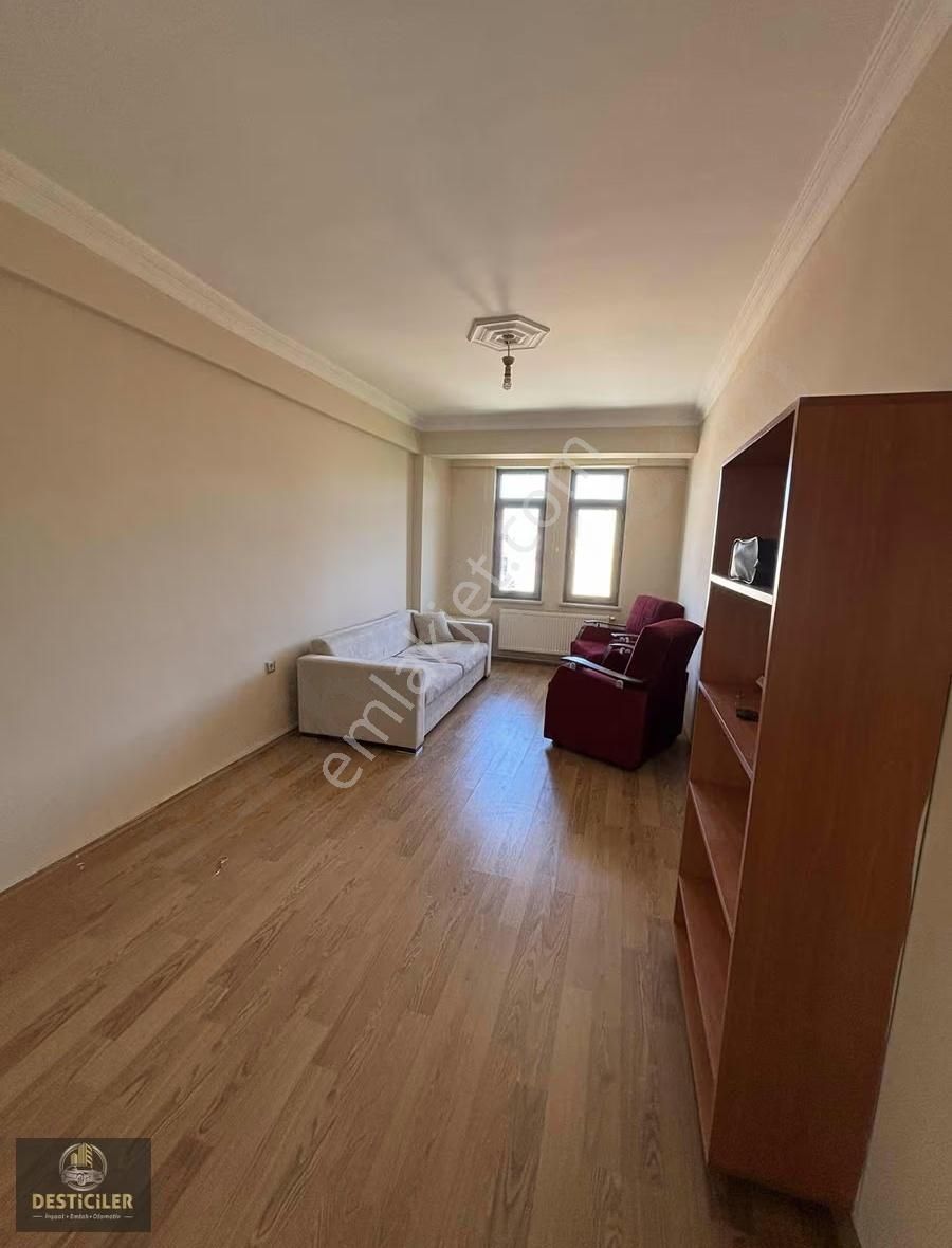 Om-desticilerden Sakarya Caddesi Yanı Eşyalı 2+0 Kiralık Daire