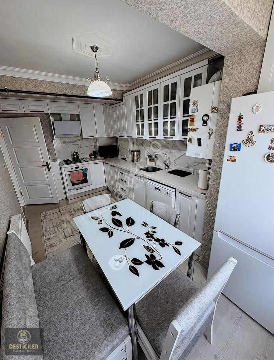 Ad-desticiler Emek Mah Kapalı Pazar Ve Ertaş Yakın 3+1 Fırsat