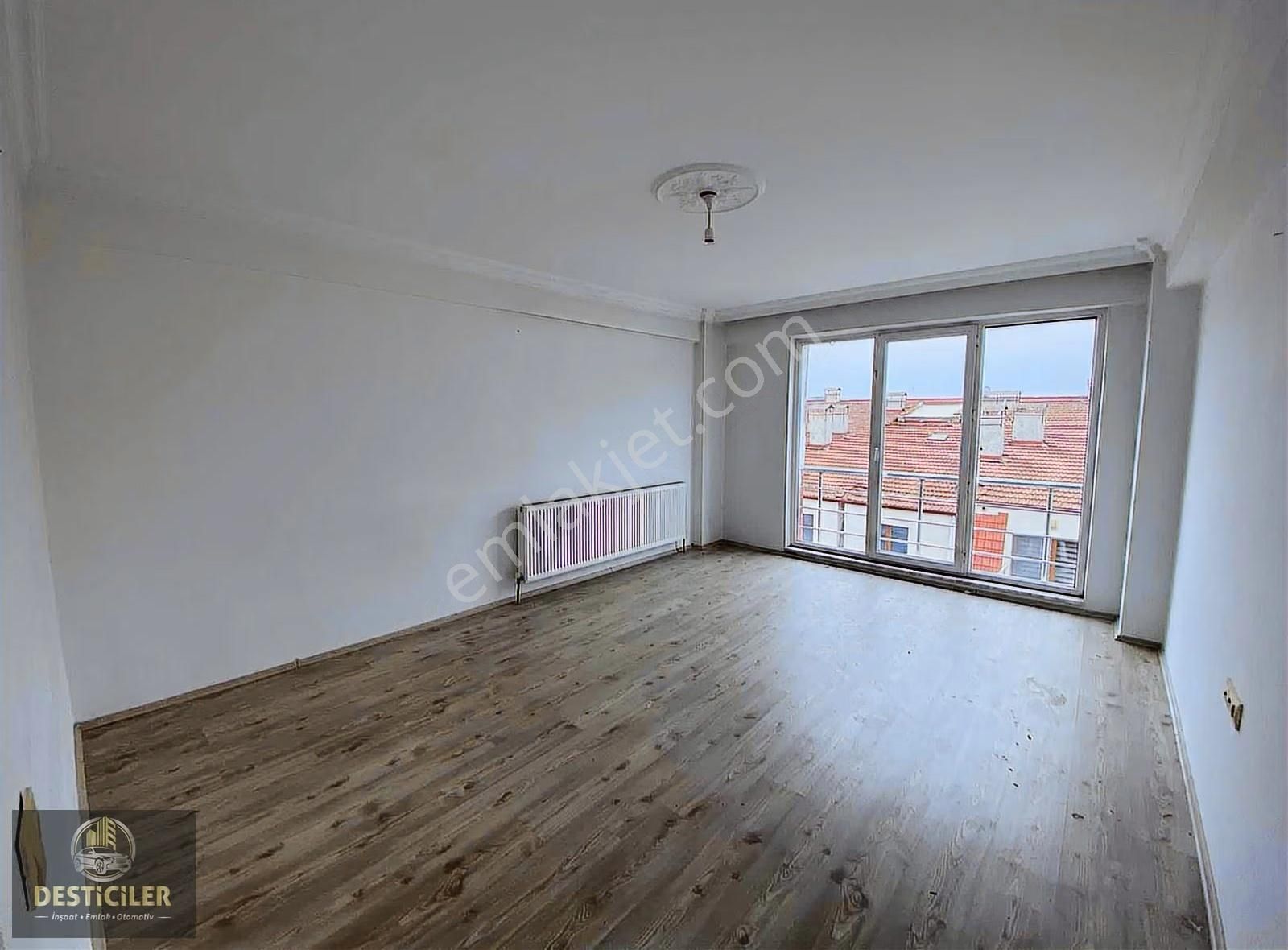 Au-çamlıca Birlik Caddesi Üzeri Asansörlü,95m2,geniş 2+1 Daire