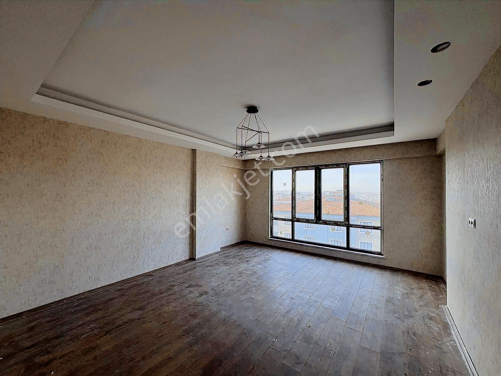 Fıstıklık Merkezi Konumda Cephesi Açık Satılık 3+1 Fırsat Daire