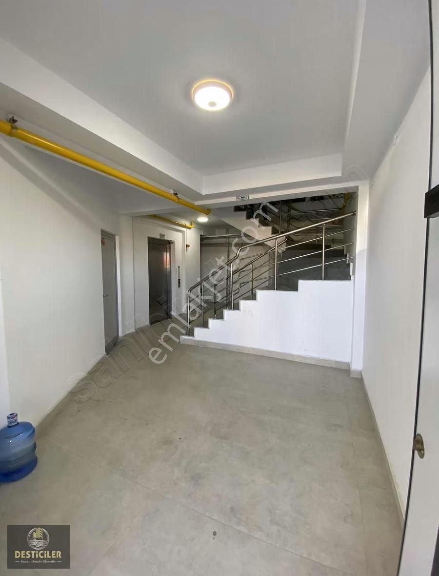 Desticiler Zincirlikuyuda Özel Garajlı 160m2 Ultra Lüx 3+1 Daire