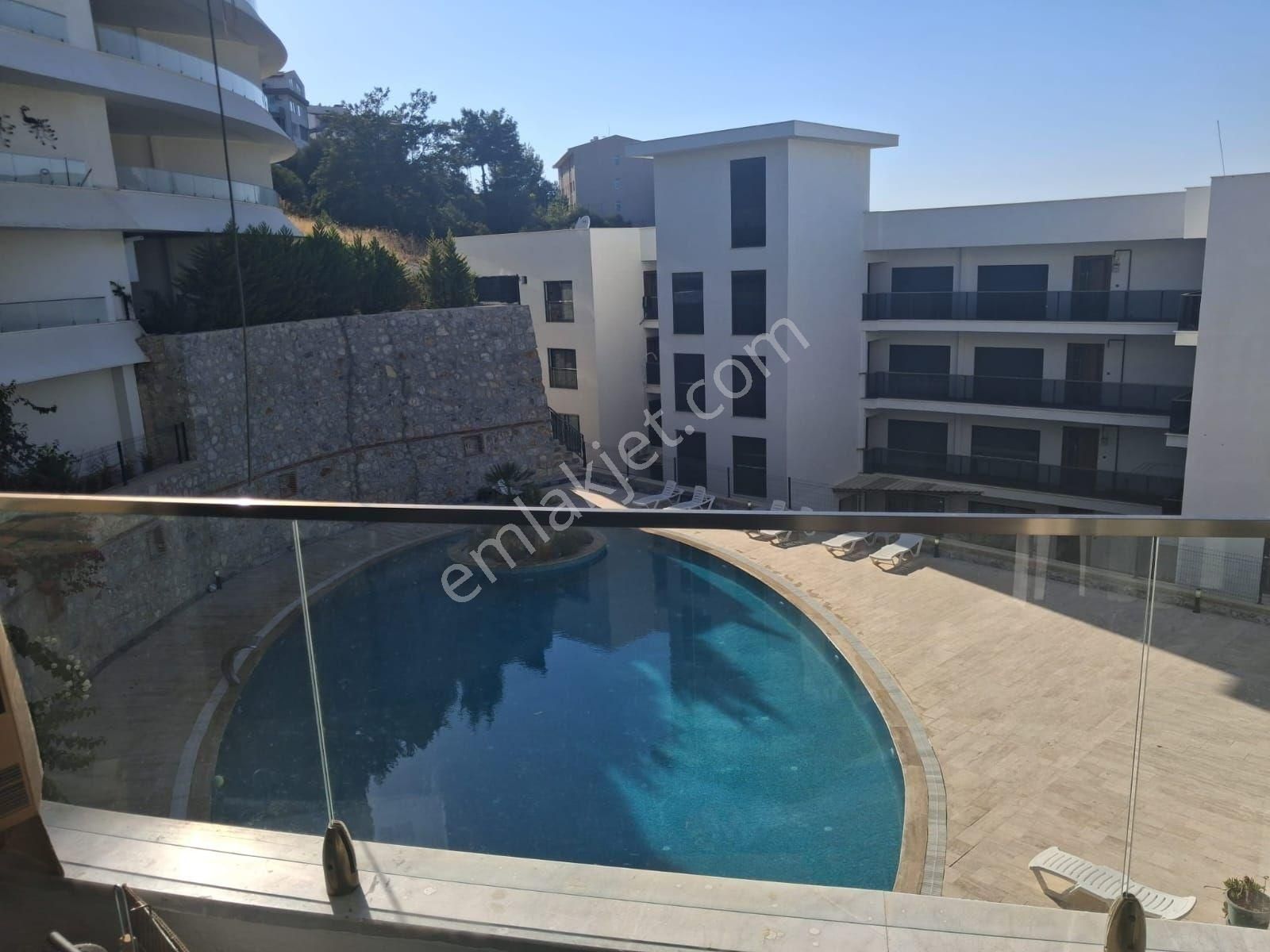 Kuşadasında Havuzlu Güvenlikli Sitede Doğalgazlı Eşyalı 3+1 - Görsel 10