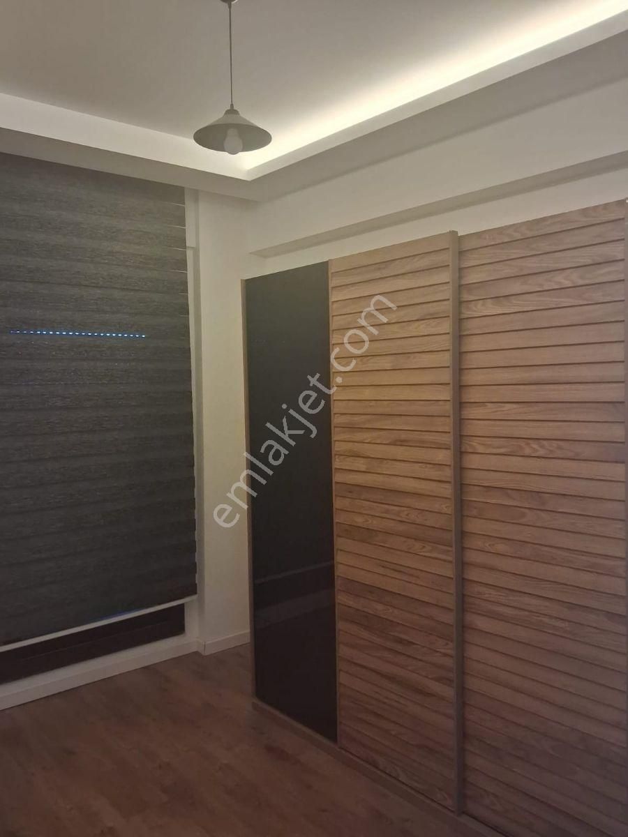 Kuşadasında Havuzlu Güvenlikli Sitede Doğalgazlı Eşyalı 3+1 - Görsel 8