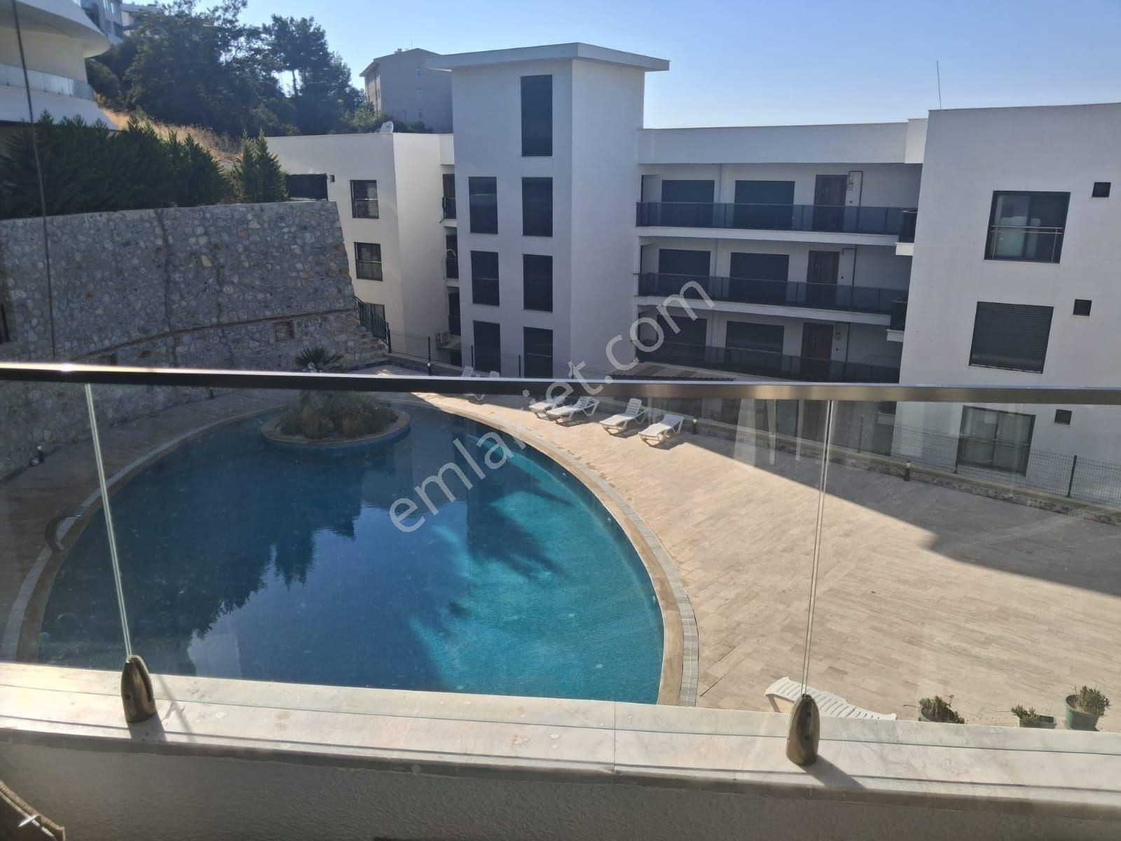 Kuşadasında Havuzlu Güvenlikli Sitede Doğalgazlı Eşyalı 3+1 - Görsel 31