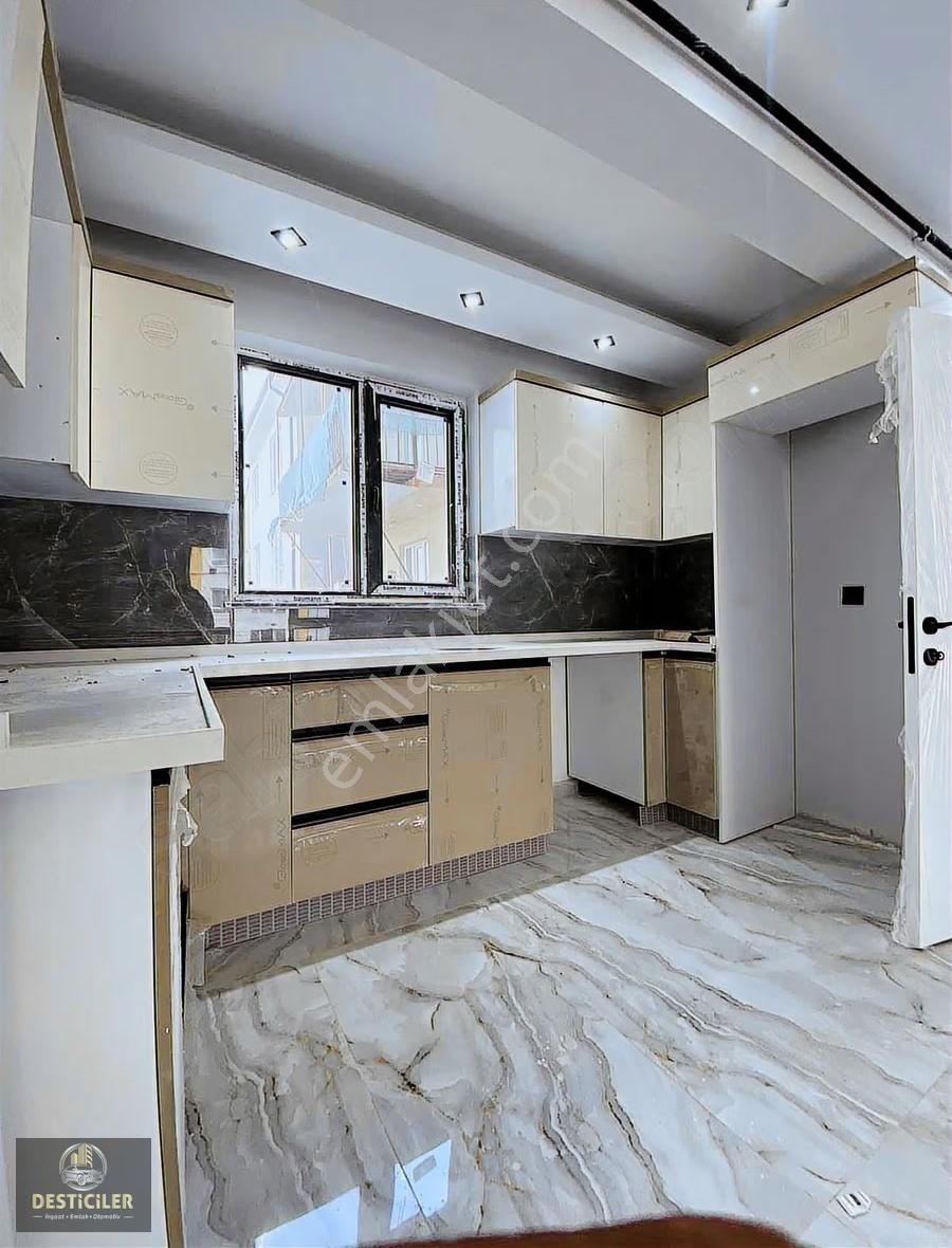 Eı-çamlıca Tombakzade Parkı Yakını Özel Garajlı 1+1 Geniş Daire - Görsel 2