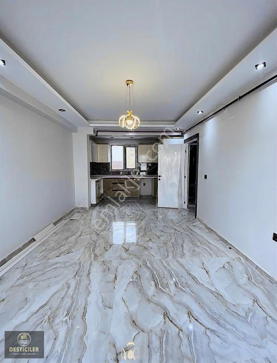 Eı-çamlıca Tombakzade Parkı Yakını Özel Garajlı 1+1 Geniş Daire - Görsel 3
