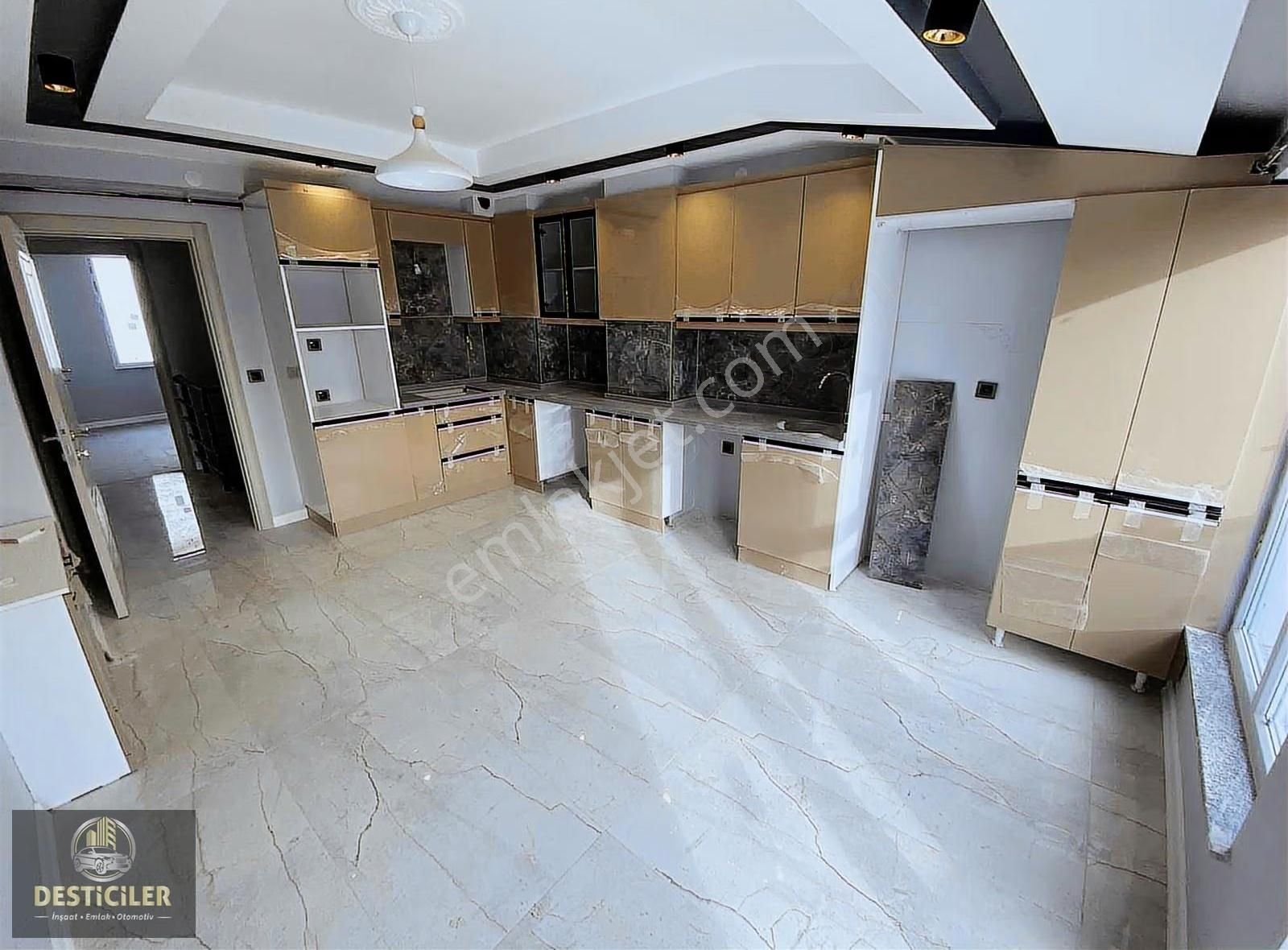 Au-çamlıca Kapalı Pazar Yakını Geniş Teraslı 168 M2 Dublex Daire - Görsel 2