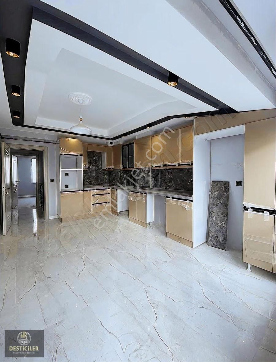 Au-çamlıca Kapalı Pazar Yakını Geniş Teraslı 168 M2 Dublex Daire - Görsel 4