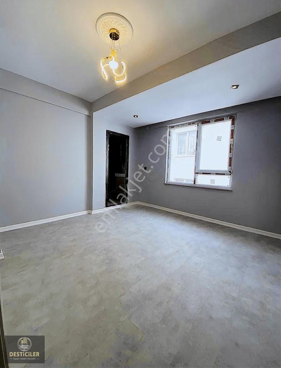 Au-çamlıca Kapalı Pazar Yakını Geniş Teraslı 168 M2 Dublex Daire - Görsel 3