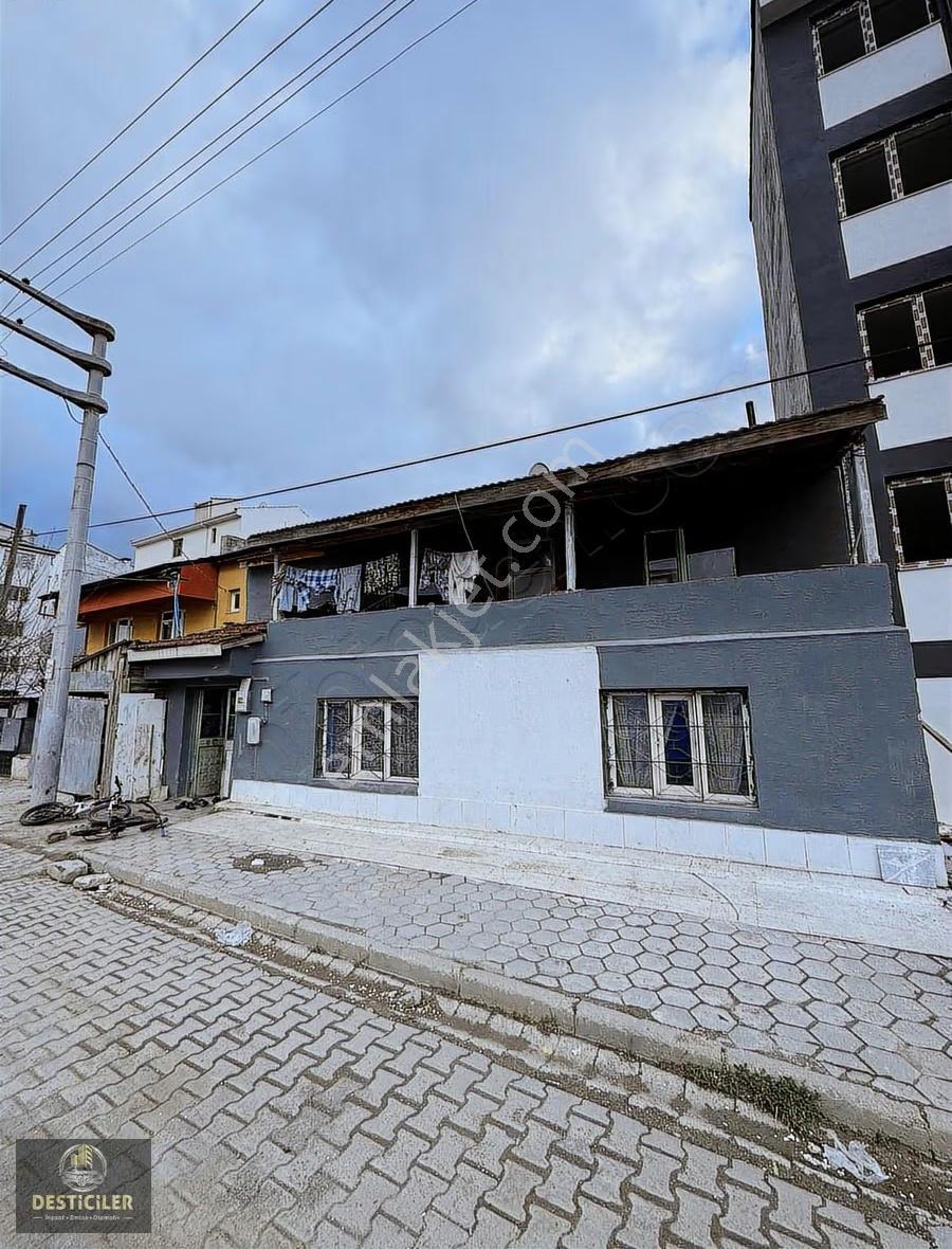 Ad-desticiler 71 Evler Şehir Hst Yakını 140 M2 Arsa Üzerinde Ev