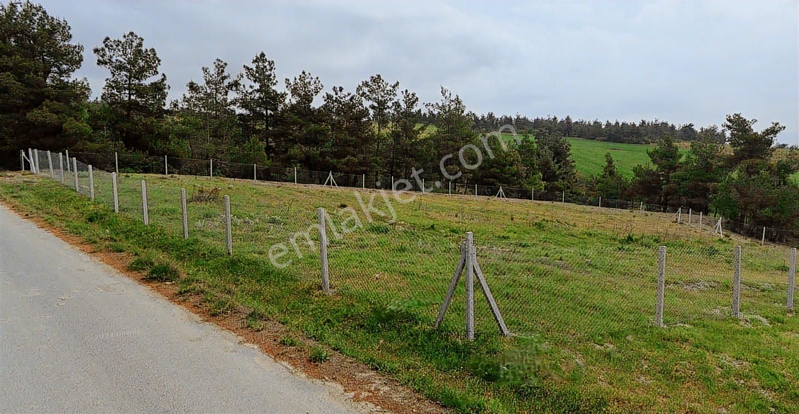 Geyve Sekiharmanda 1.865 M² Satılık Yola Cepheli Tarla