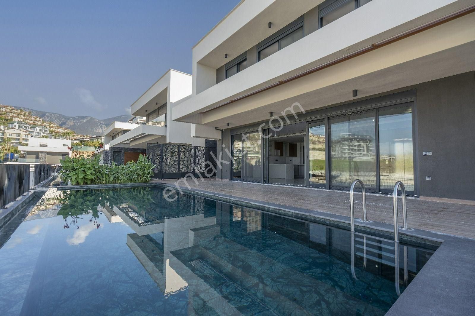 Alanya / Kargıcak’ta Deniz Manzaralı 3+1 Lüks Villa - Görsel 32