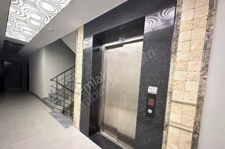 Havuzlu Sitede Ara Kat 2+1 Satılık Daire - Görsel 3