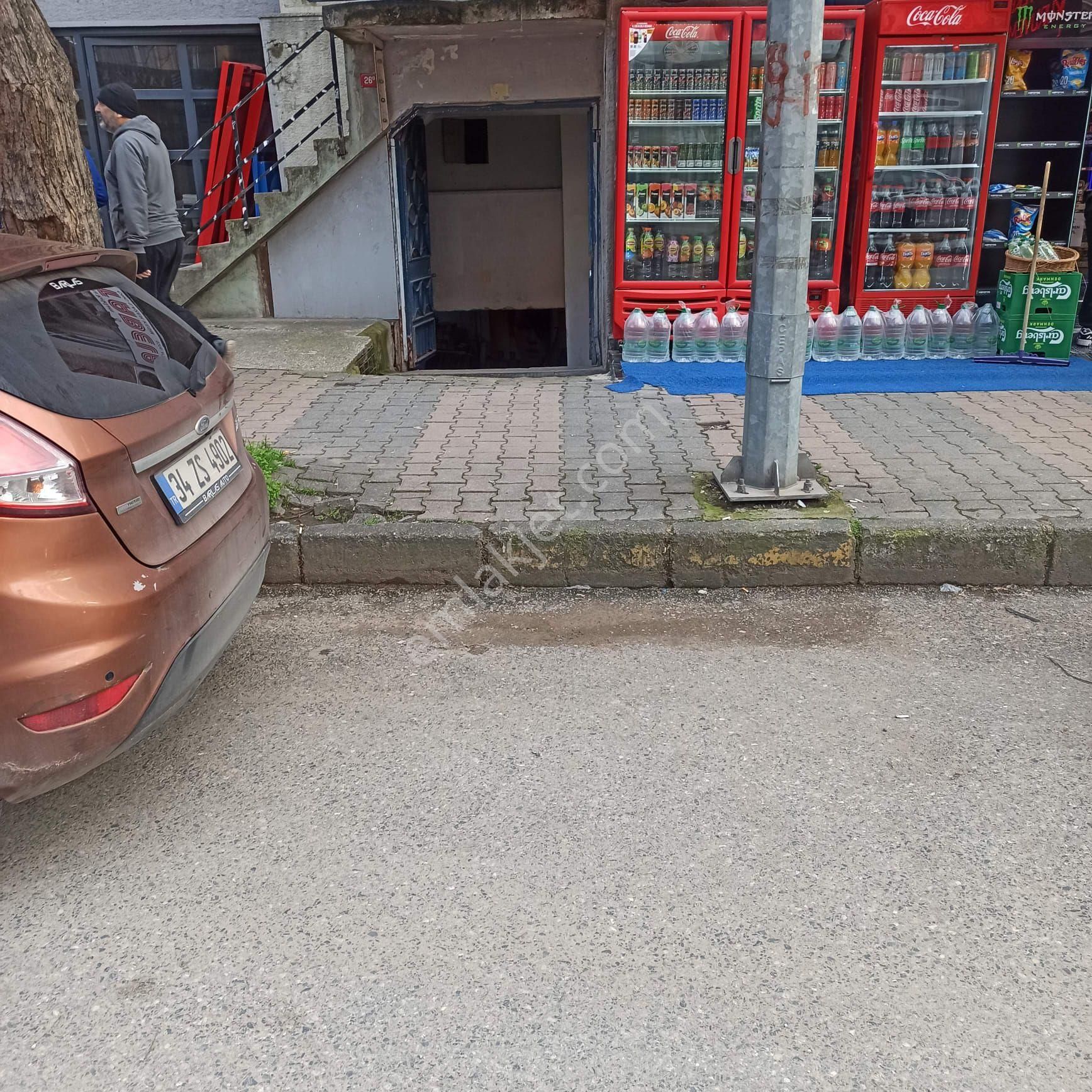 Kucukyalı M. Ataturk Cd.bodrum 150m2 Wc'lı Mobılya Imalat Reklam Uygun Işyerı