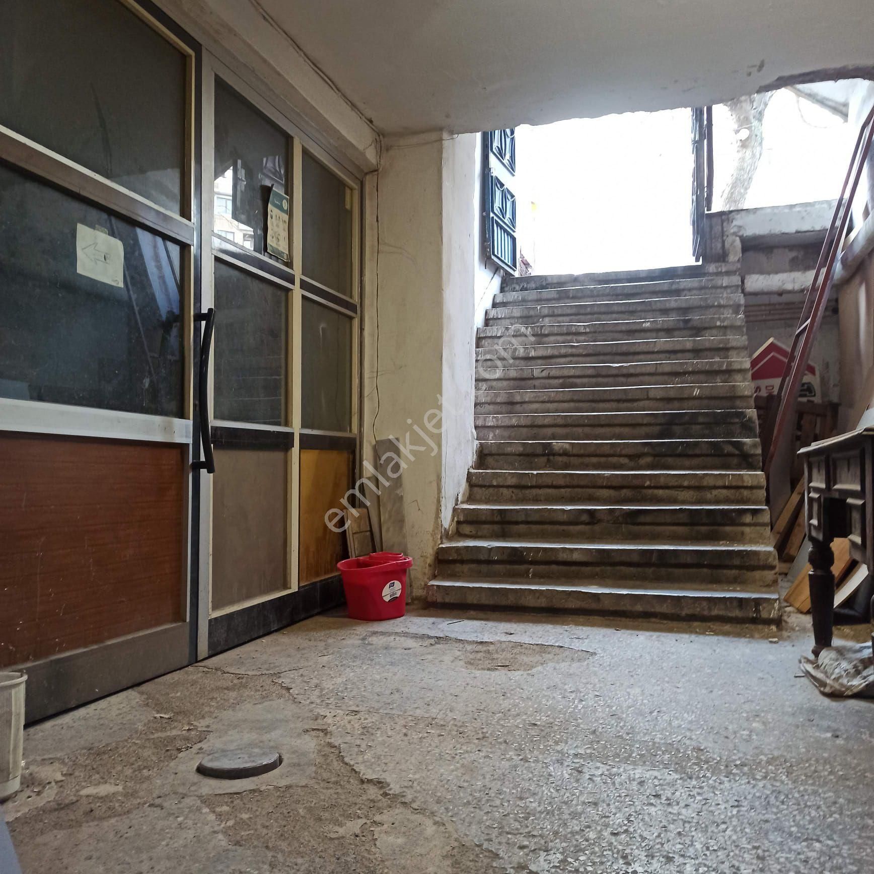 Kucukyalı M. Ataturk Cd.bodrum 150m2 Wc'lı Mobılya Imalat Reklam Uygun Işyerı - Görsel 3